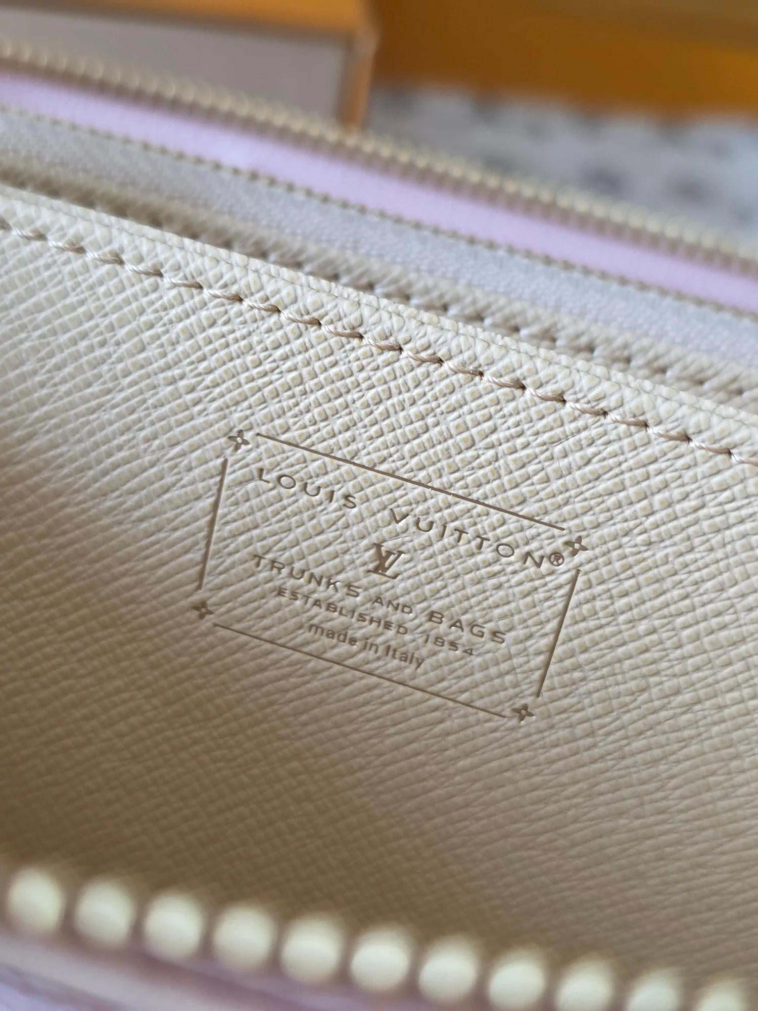 Women's Clutches LOUIS VUITTON 18391185