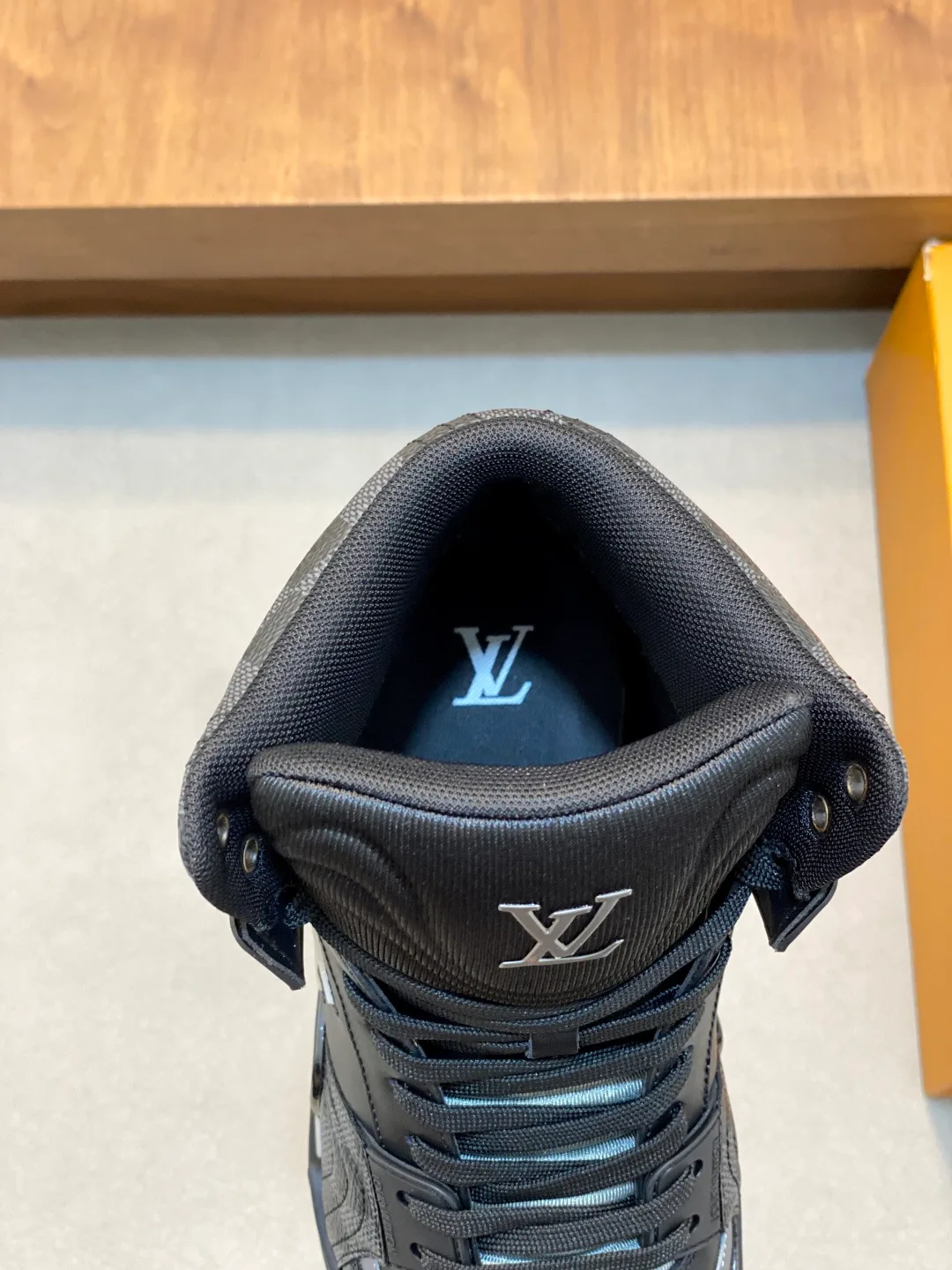 Men's Sneakers LOUIS VUITTON 17862447
