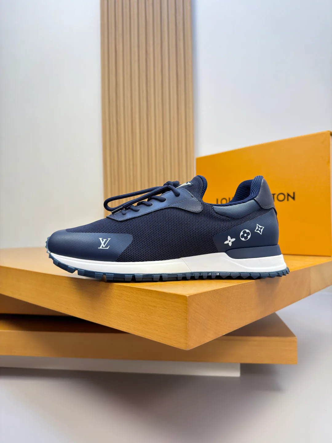 Men's Sneakers LOUIS VUITTON 17955088