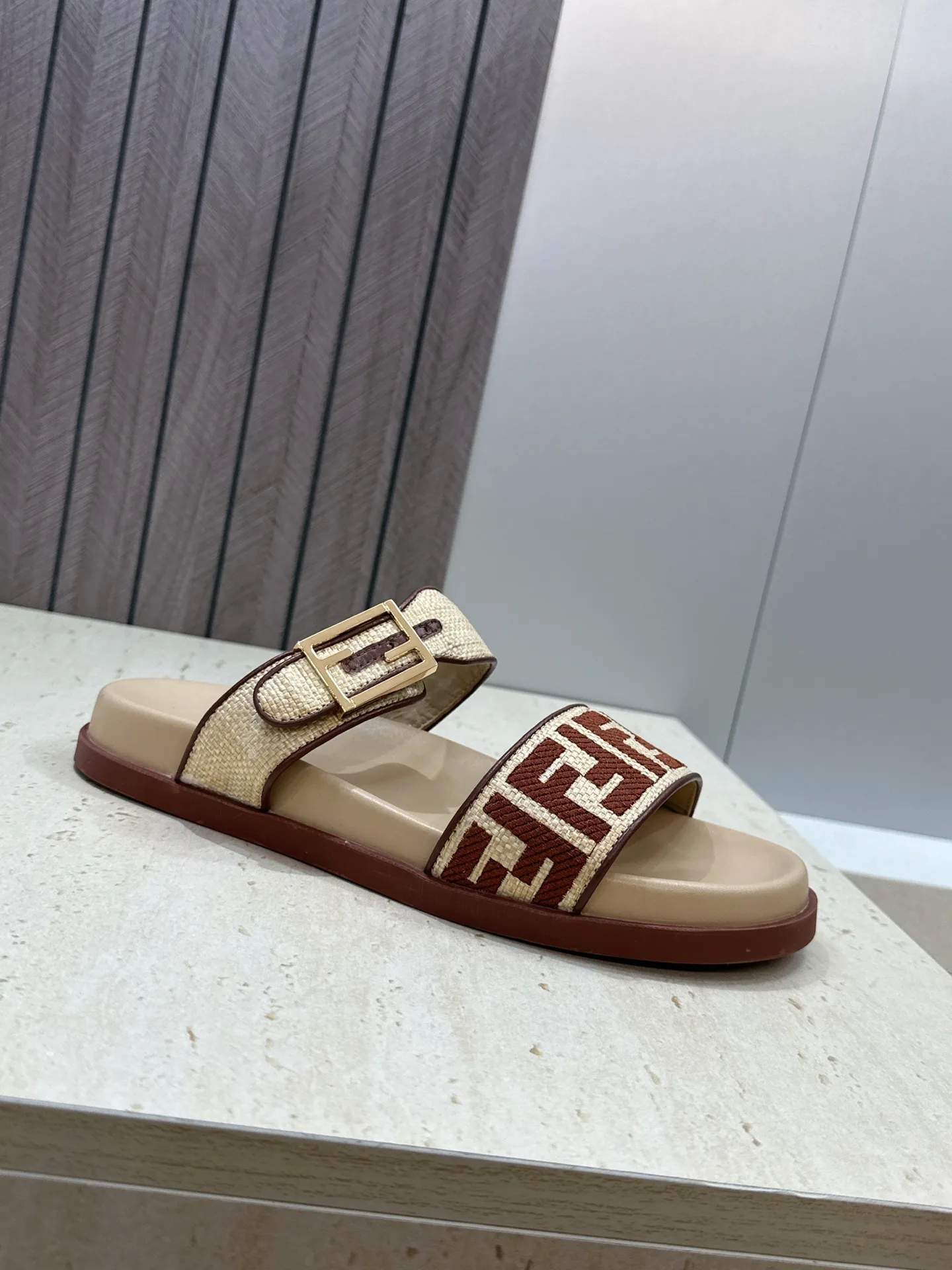 Women's Flip-Flops FENDI 16910446