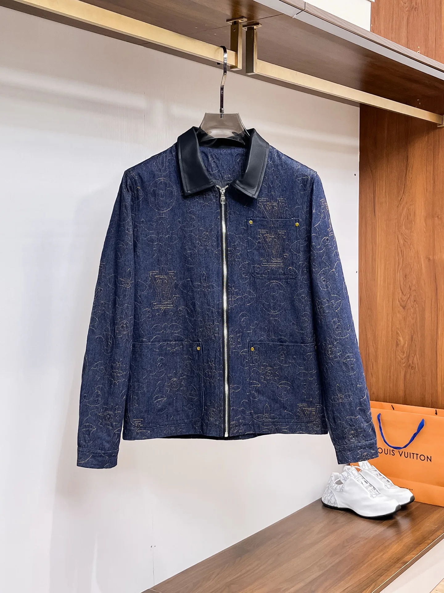 Men's Jackets And Down Jackets LOUIS VUITTON 18197218
