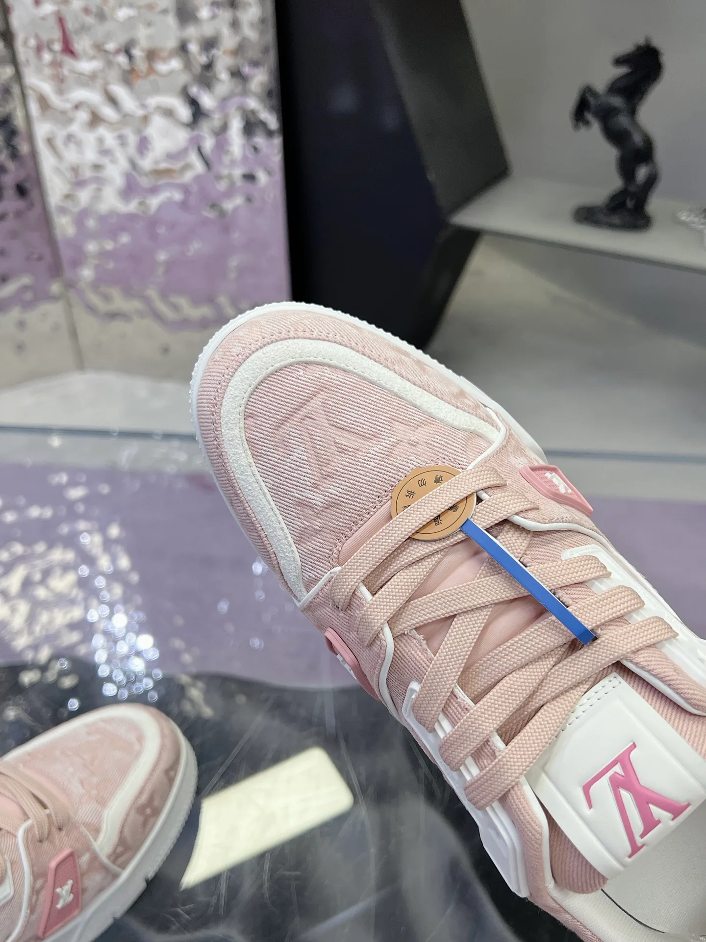 Women's Sneakers LOUIS VUITTON 17368595