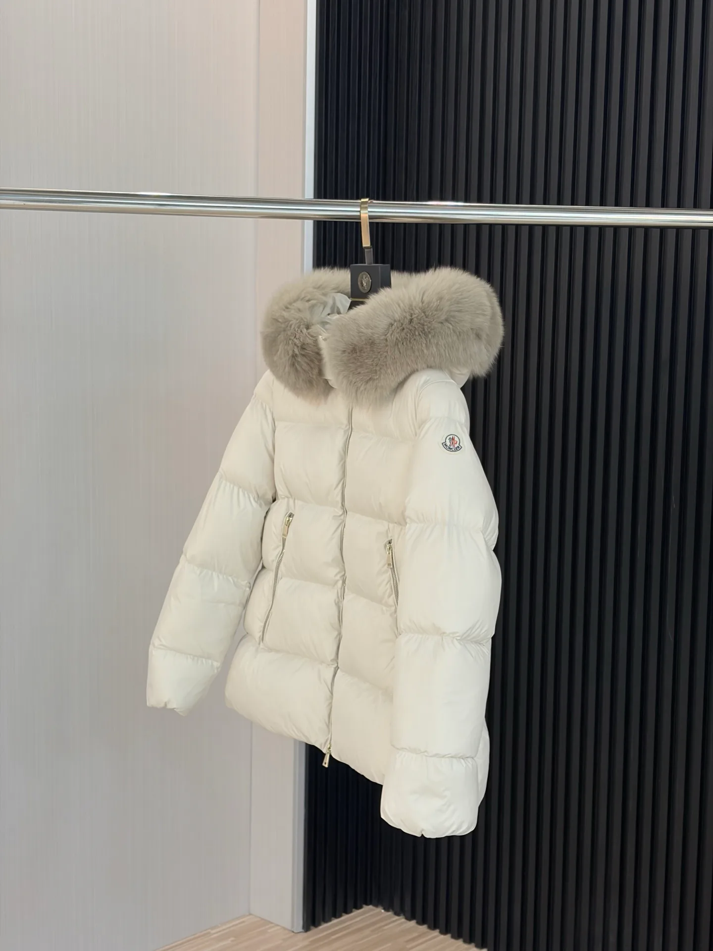 Women's Jackets And Down Jackets MONCLER 18188672