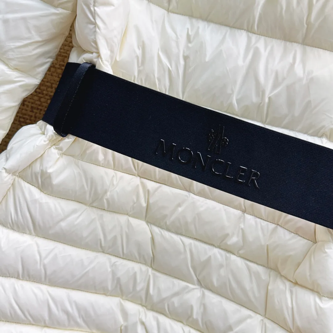 Women's Jackets And Down Jackets MONCLER 18345001