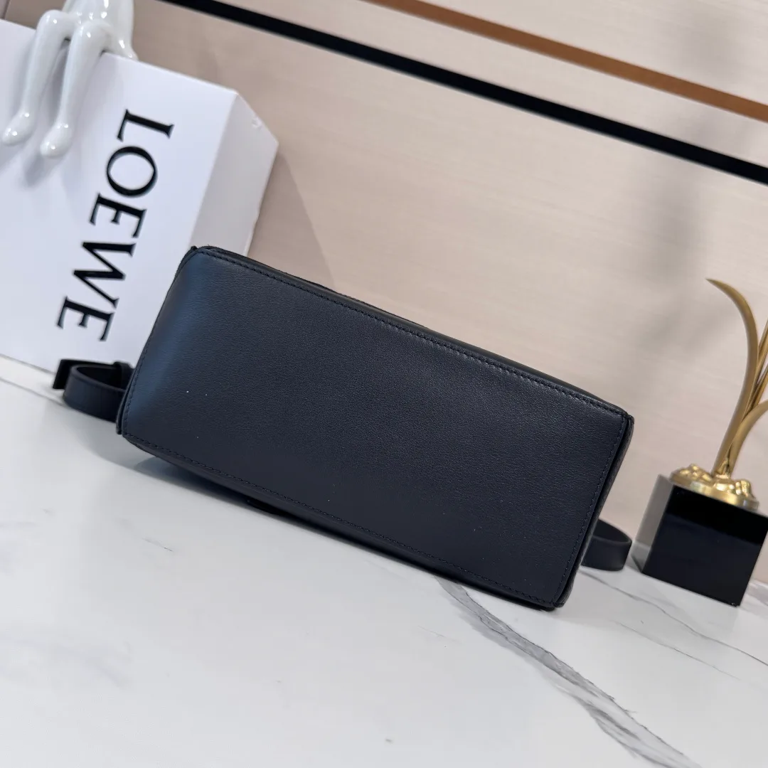 Классические Сумки Женские Loewe 18634794