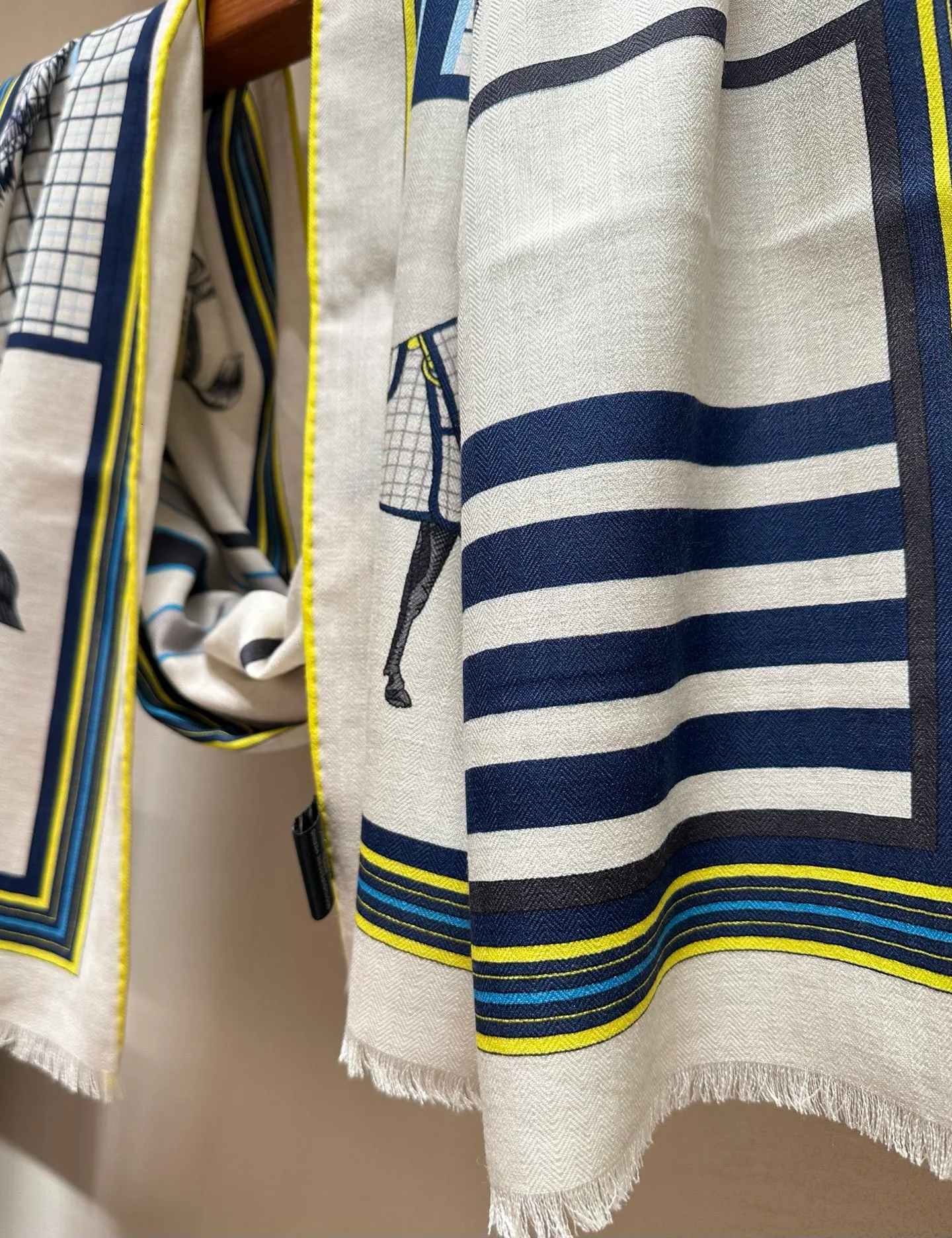 Scarves HERMES 18222482