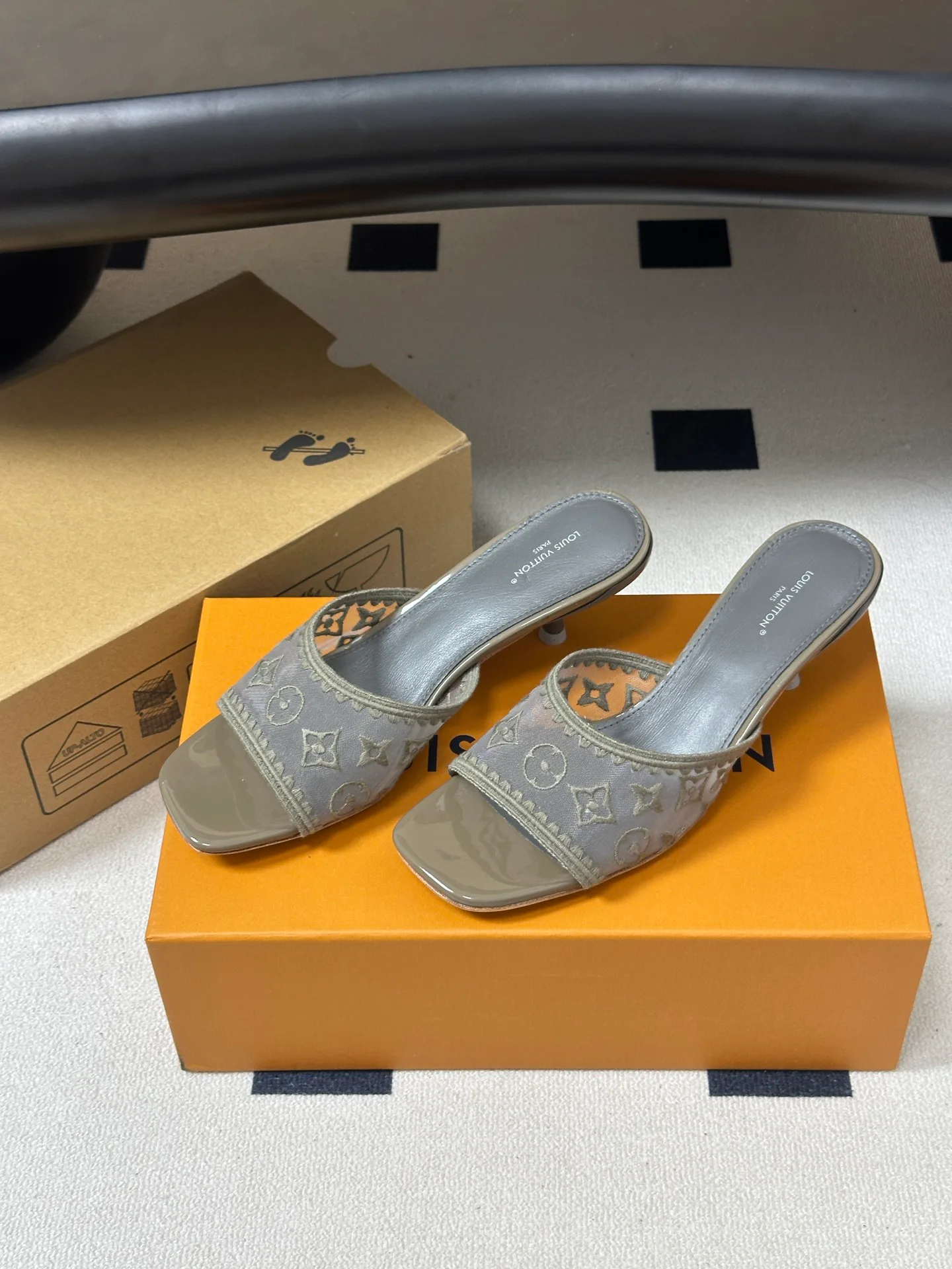 Women's Mules And Clogs LOUIS VUITTON 18049398