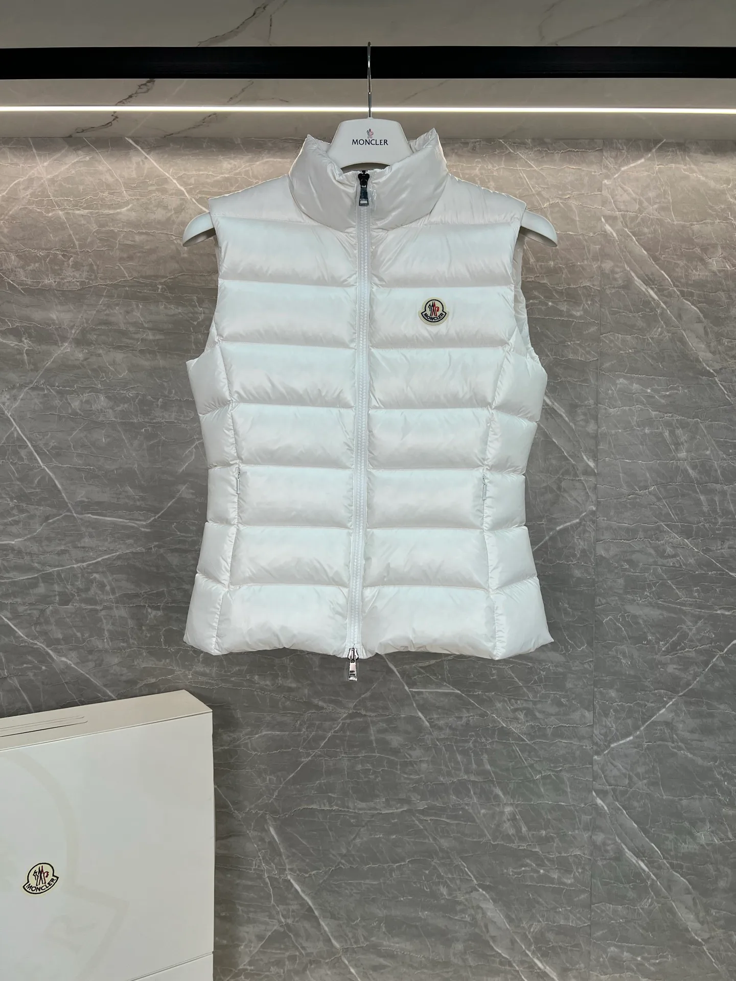 Women's Vests MONCLER 18111346