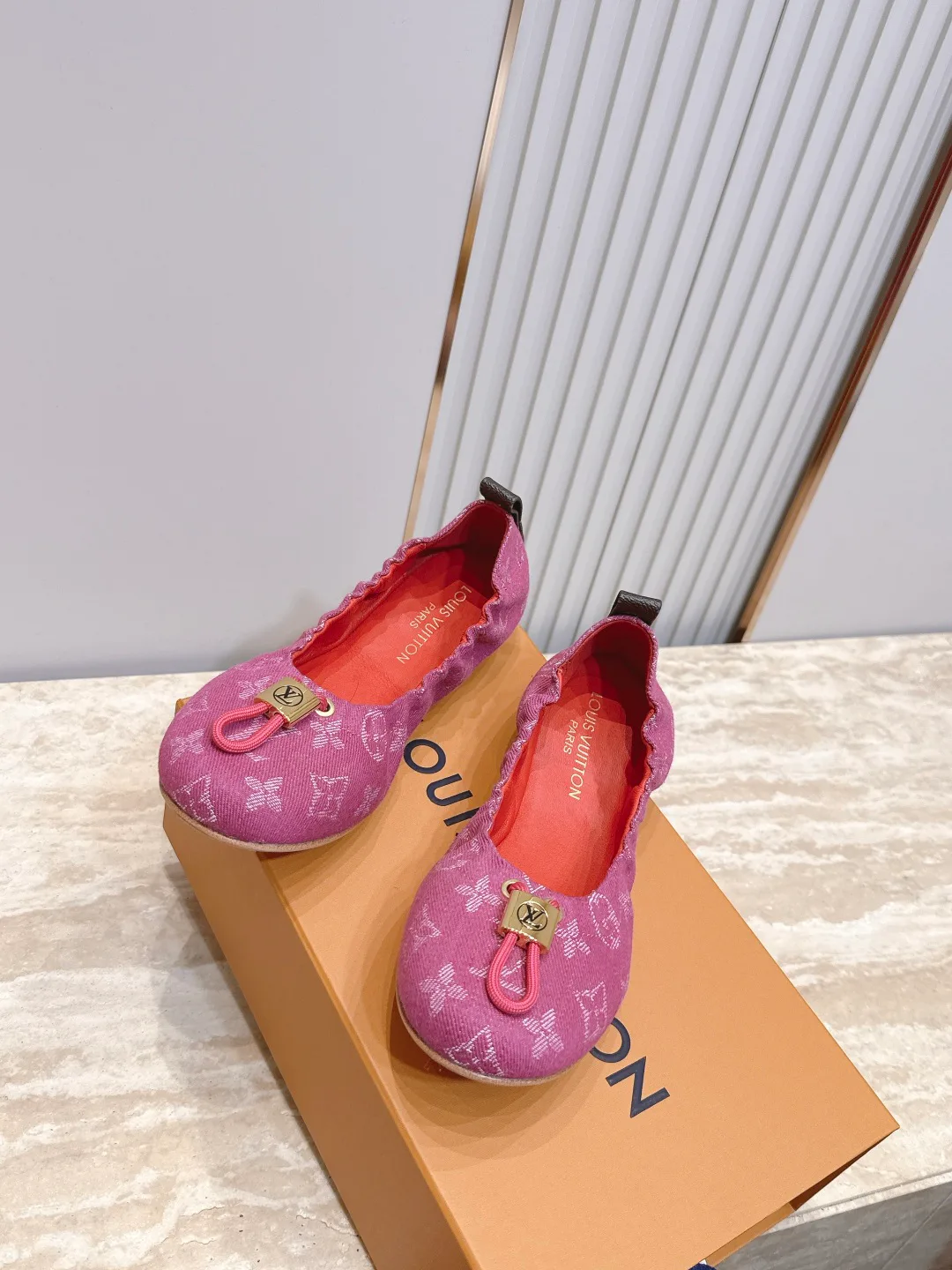 Women's Ballet Flats LOUIS VUITTON 17178359