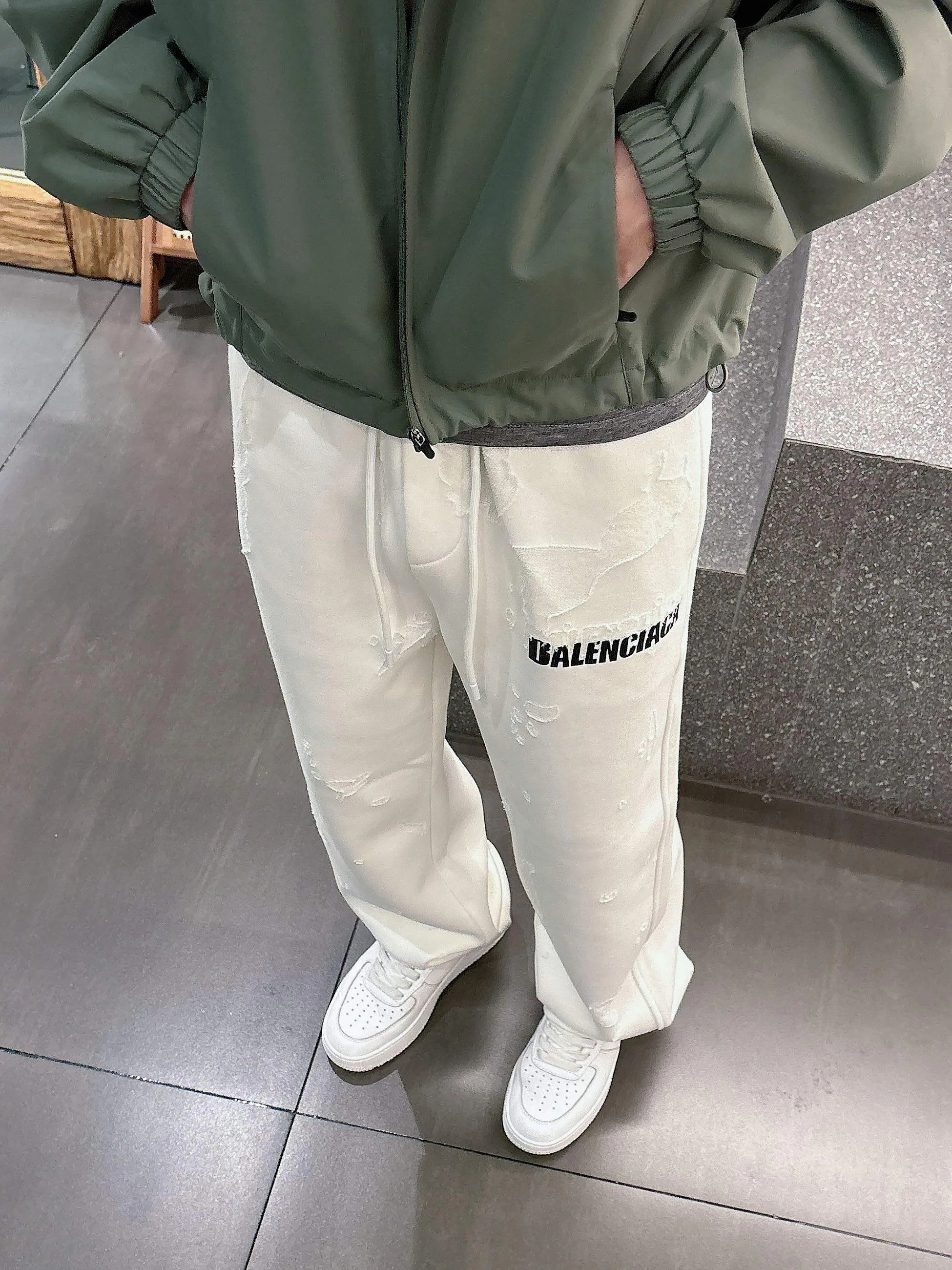 Men's Trousers BALENCIAGA 18368712