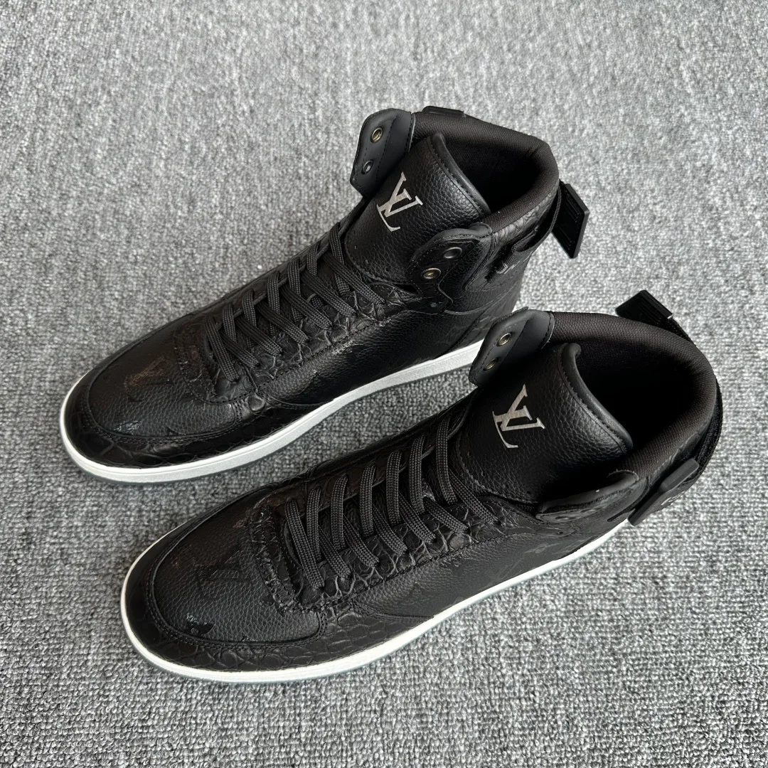 Men's Sneakers LOUIS VUITTON 18445303