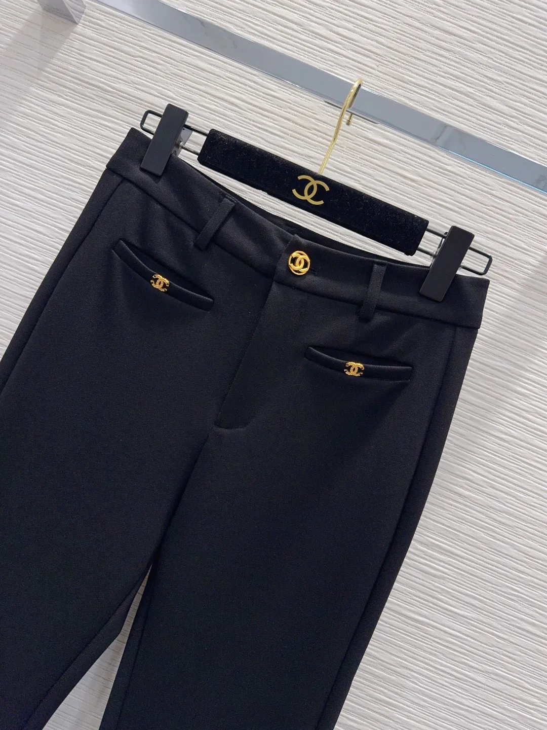 Women's Trousers CHANEL 18167391