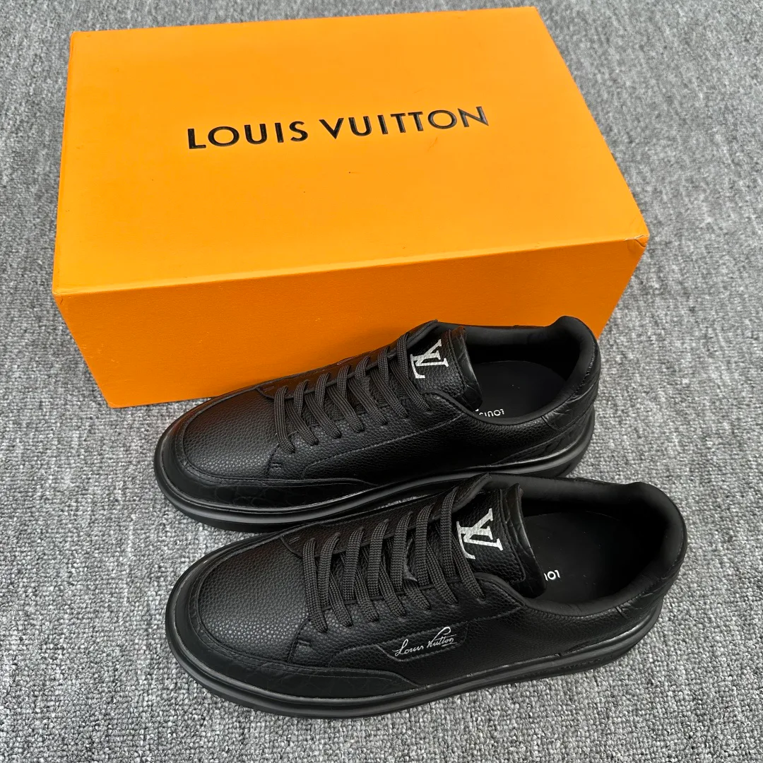 Men's Sneakers LOUIS VUITTON 18076081