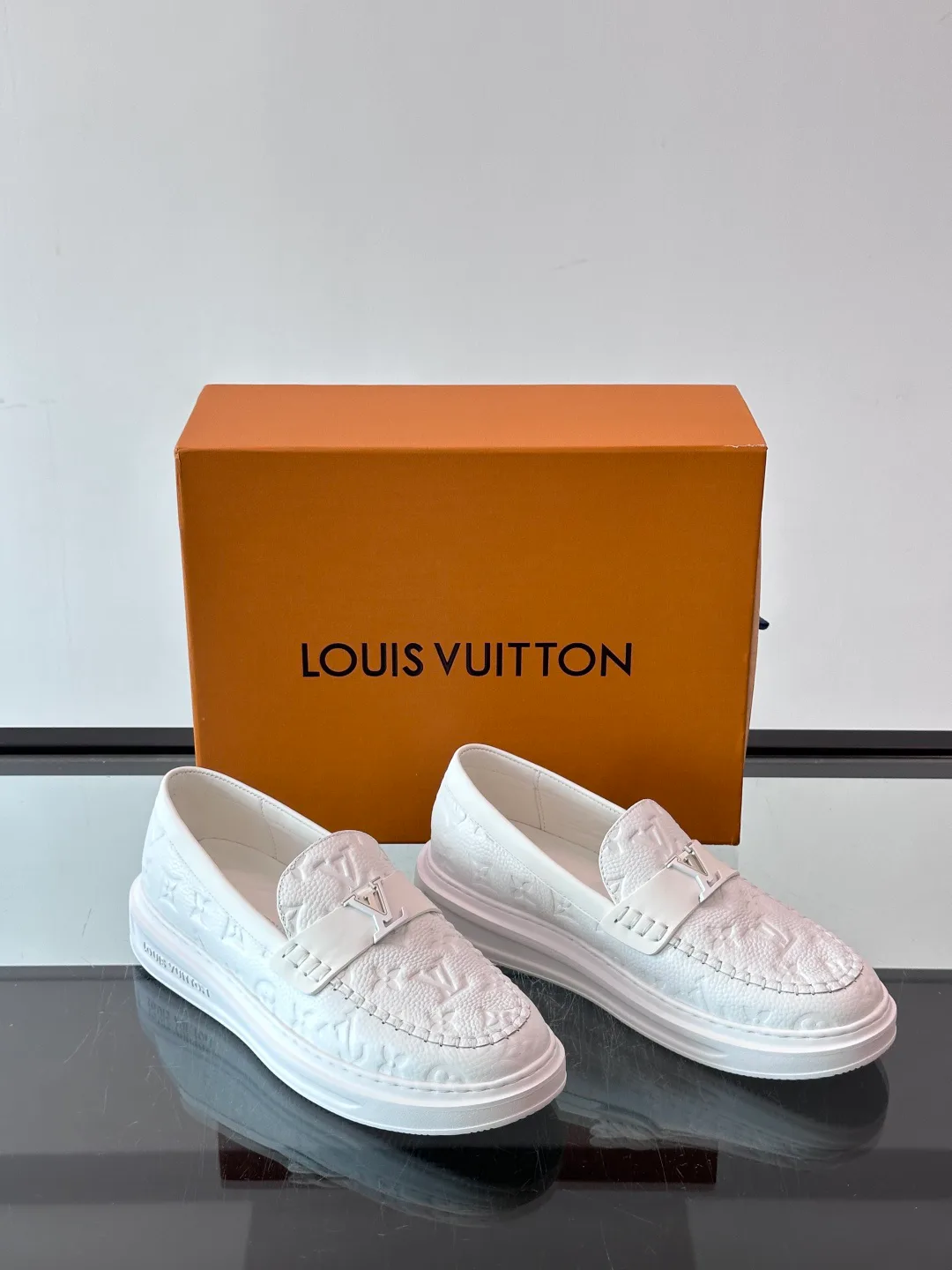 Men's Loafers And Dress Shoes LOUIS VUITTON 18400588
