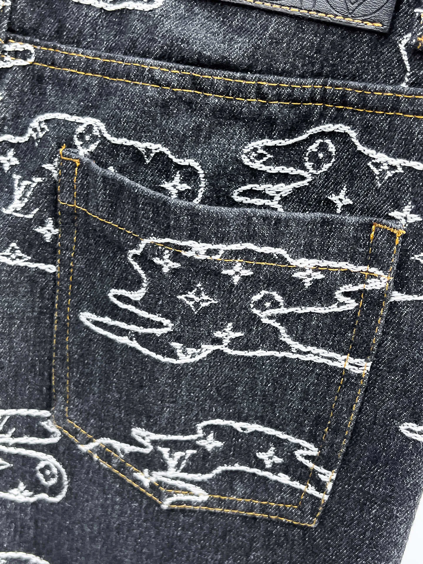 Men's Jeans LOUIS VUITTON 18499665