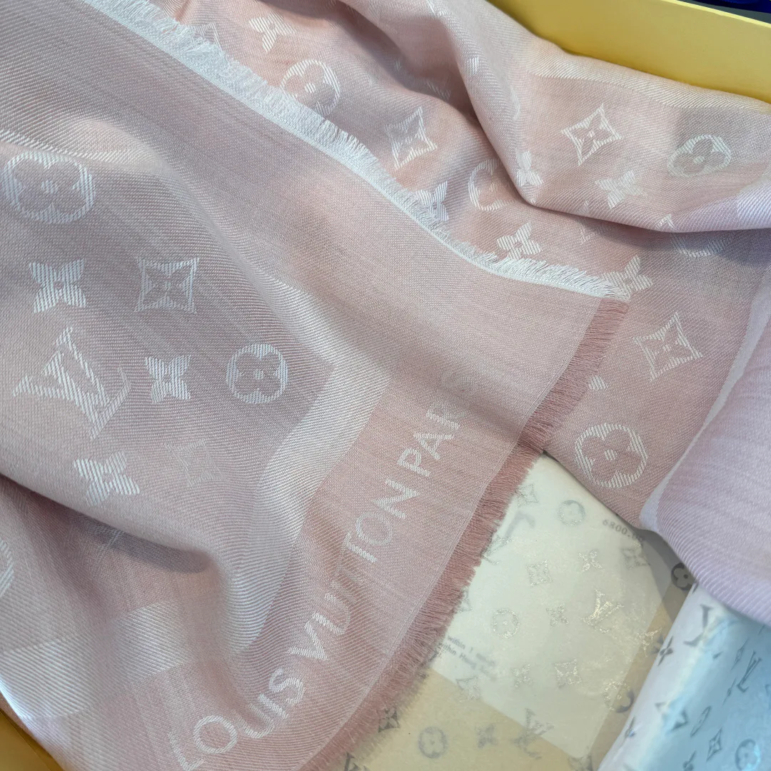 Scarves LOUIS VUITTON 17935859