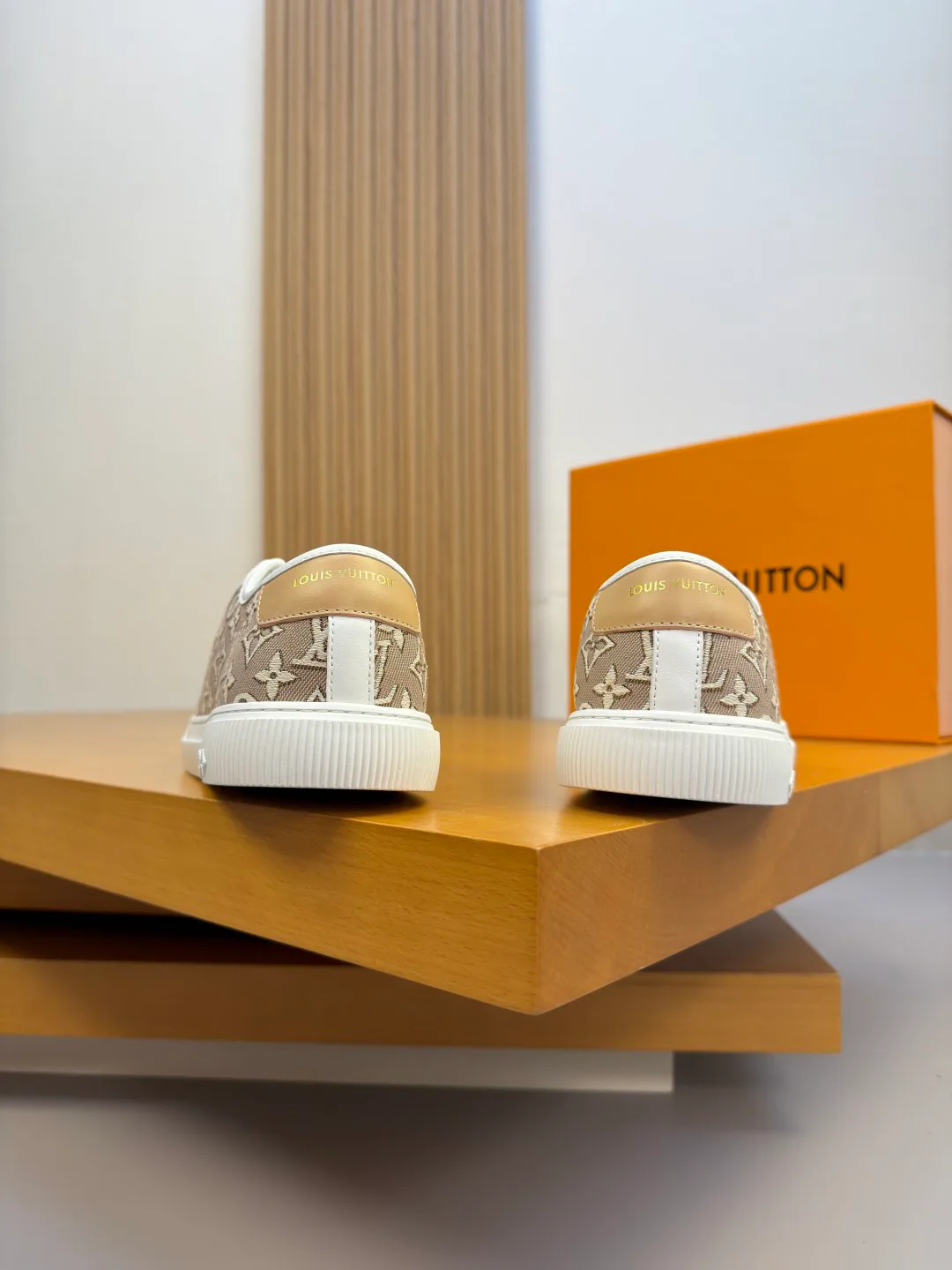 Women's Sneakers LOUIS VUITTON 17368538