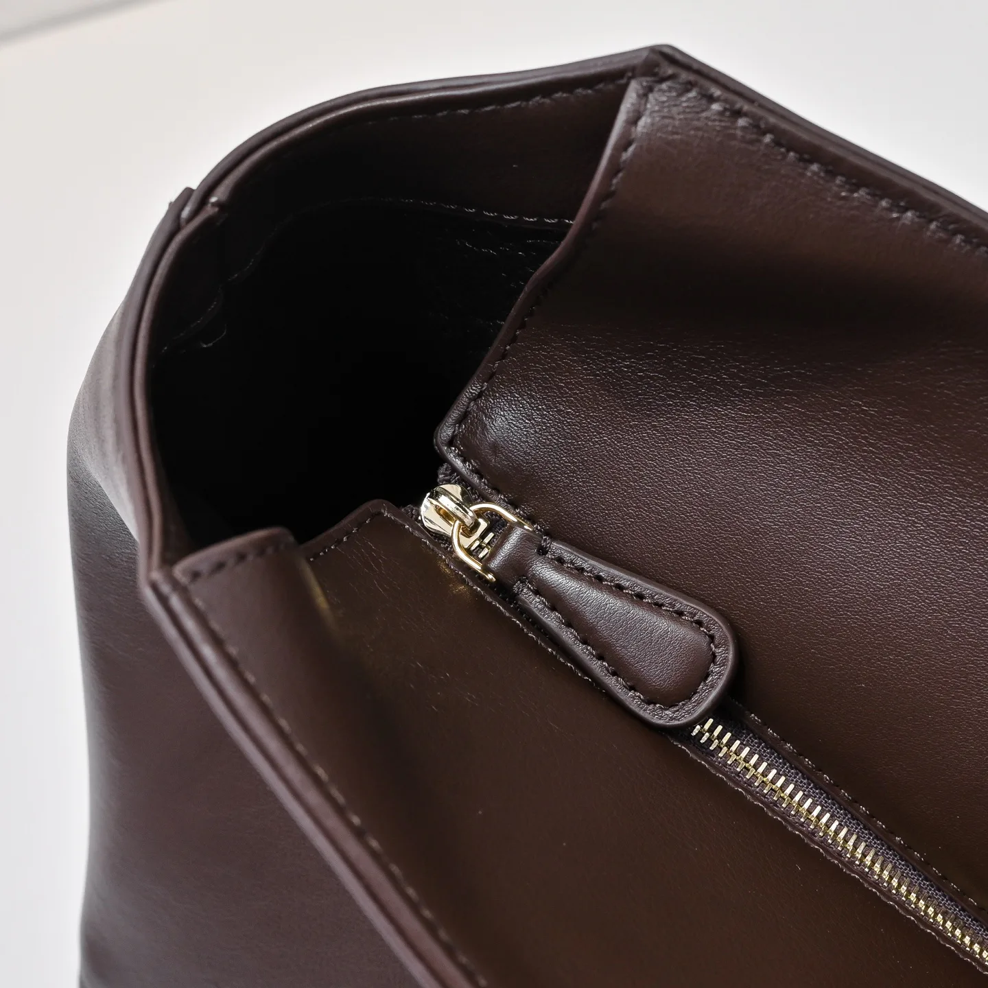 Women's Classic Handbags THE ROW 17449007