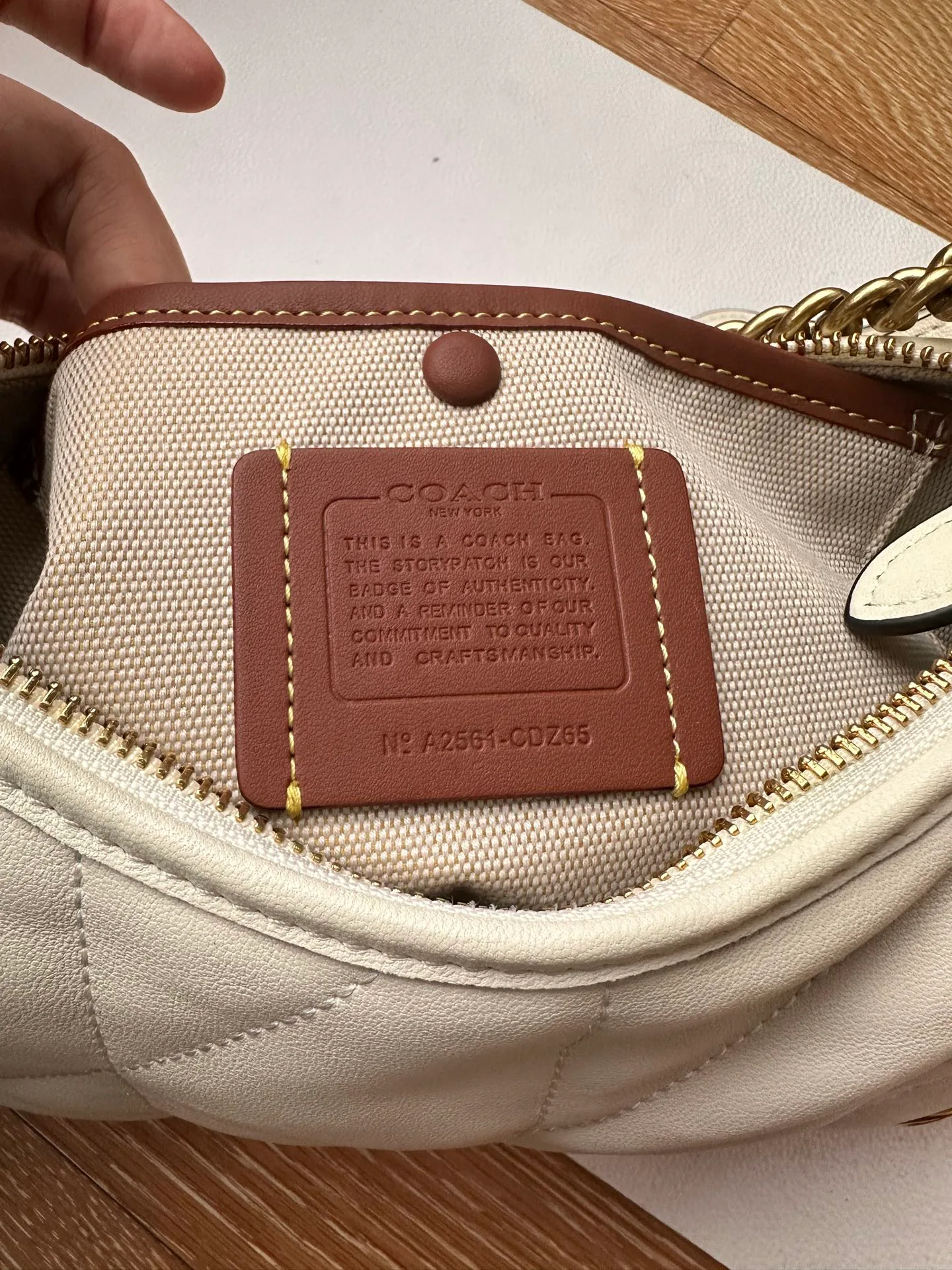 Women's Classic Handbags COACH 17961054