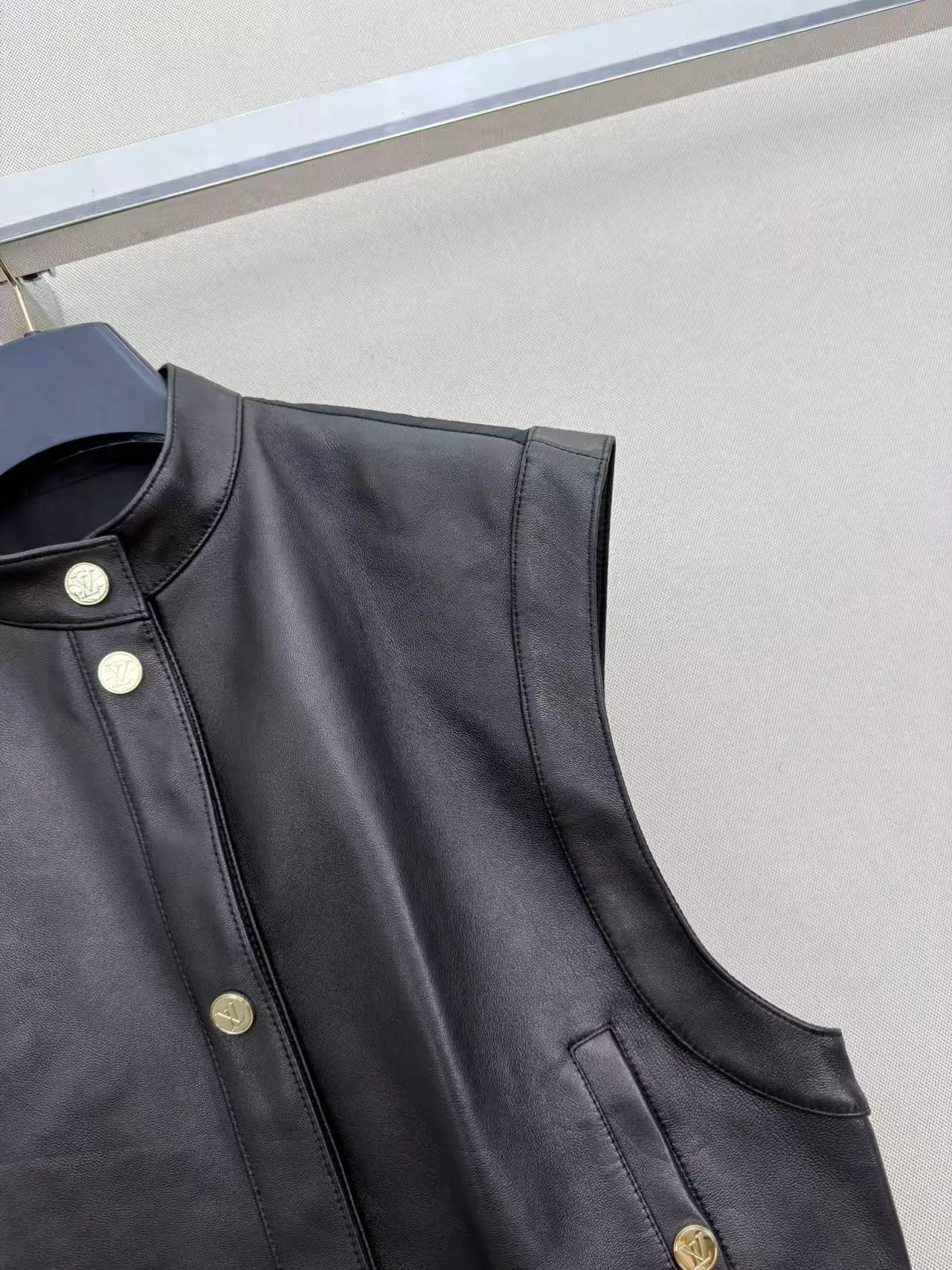 Women's Vests LOUIS VUITTON 18113277