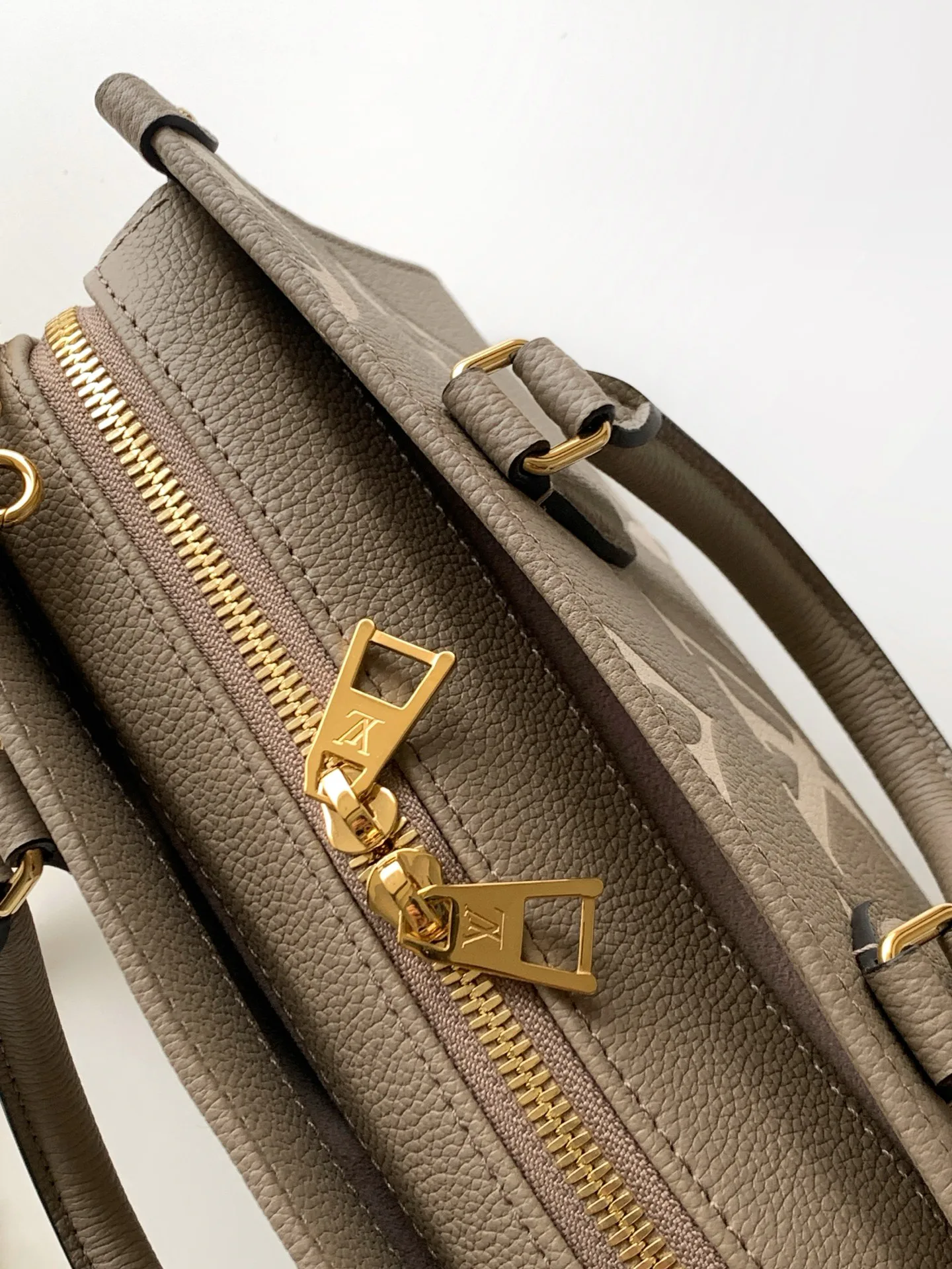Women's Classic Handbags LOUIS VUITTON 17201597