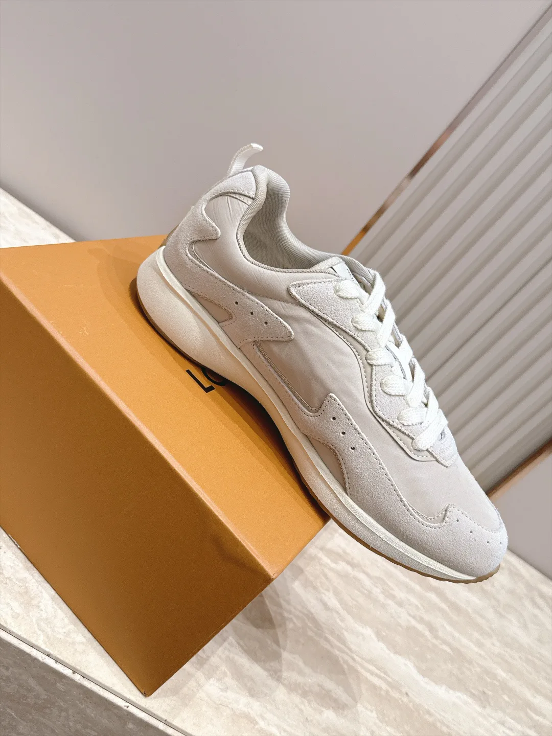 Men's Sneakers LOUIS VUITTON 17946646