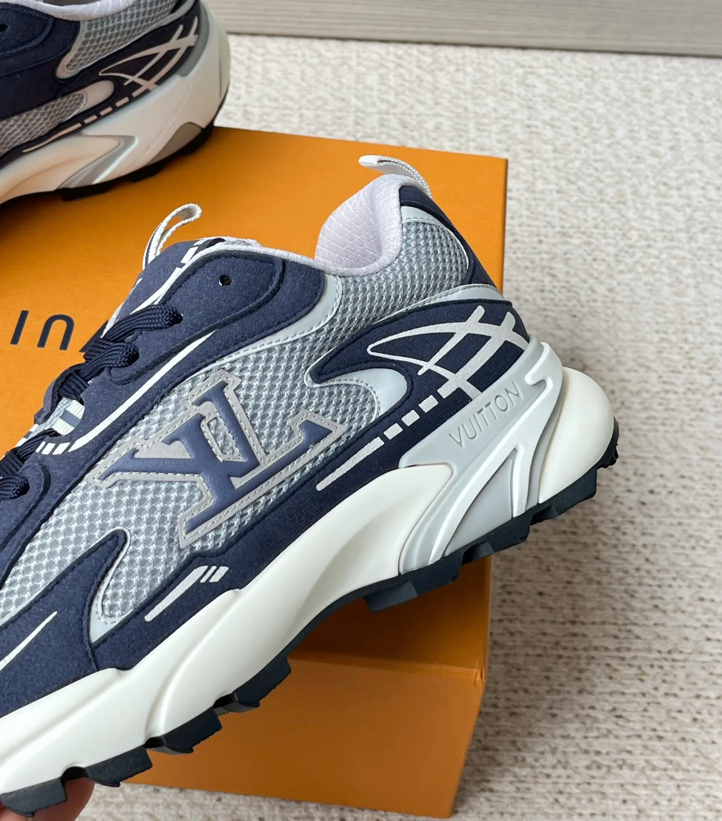 Men's Sneakers LOUIS VUITTON 17972108