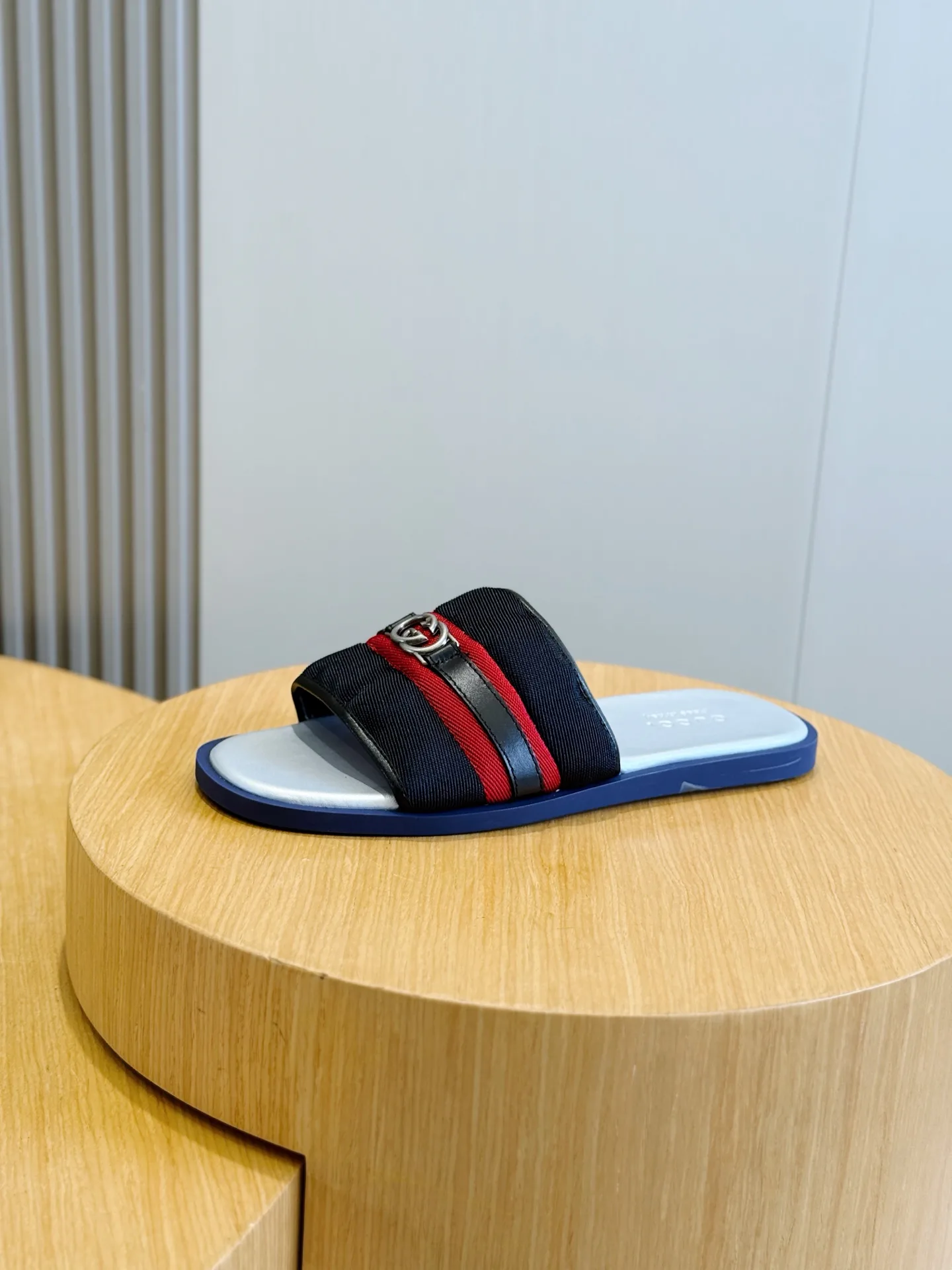Men's Flip-Flops GUCCI 17349627