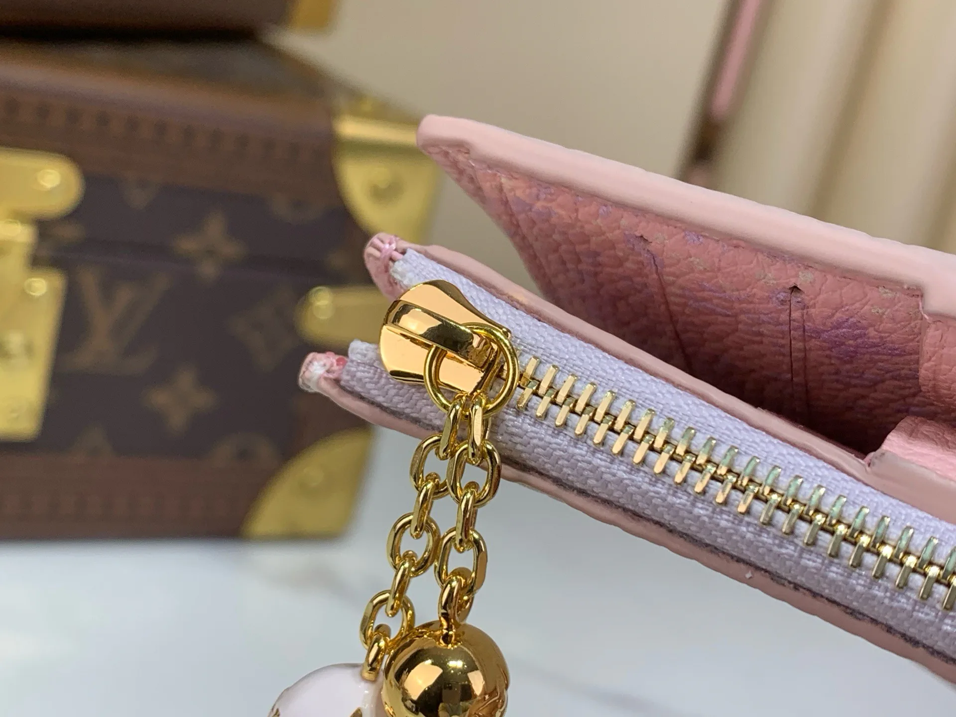 Women's Clutches LOUIS VUITTON 17499374