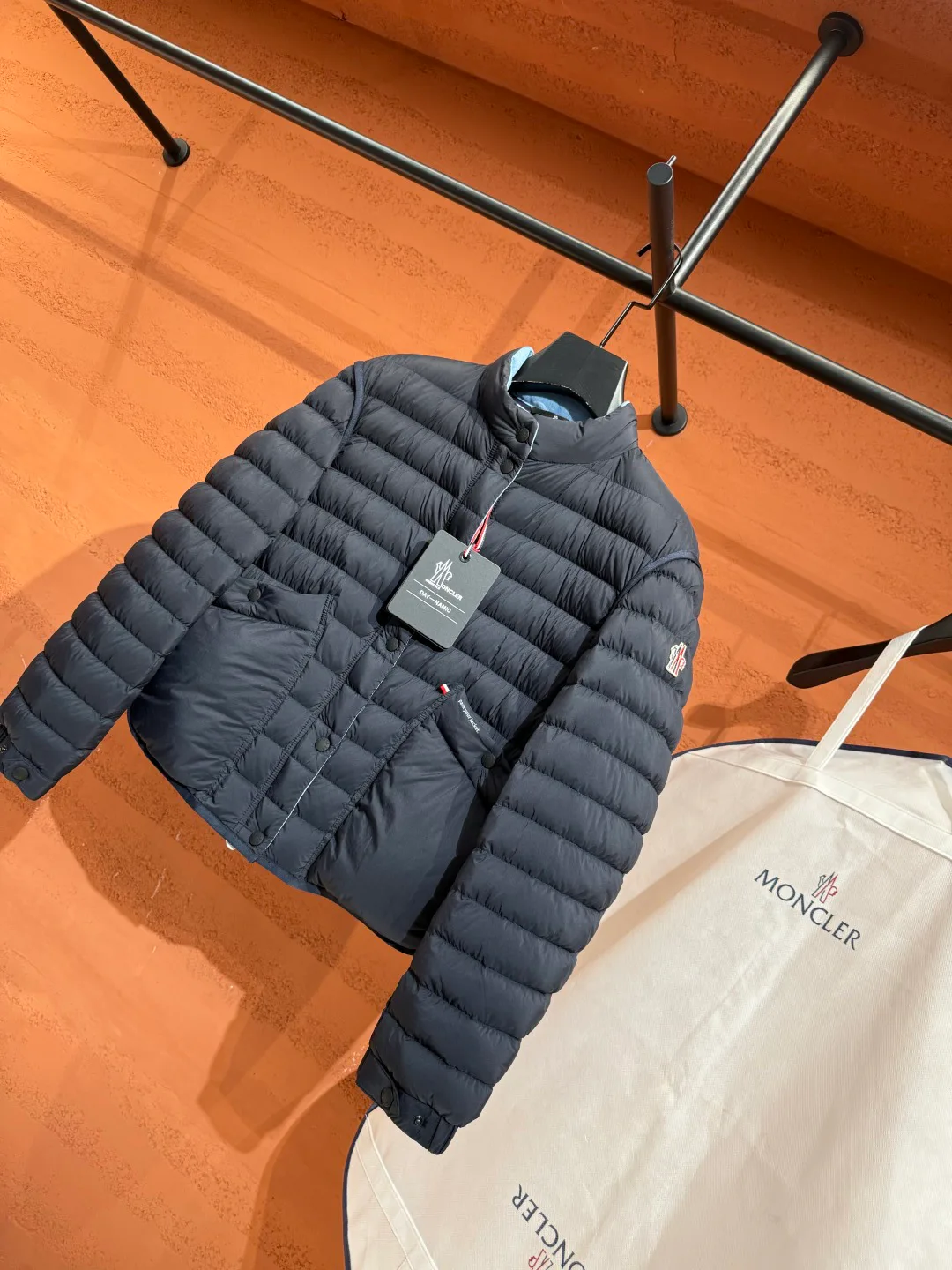 Women's Jackets And Down Jackets MONCLER 18048147