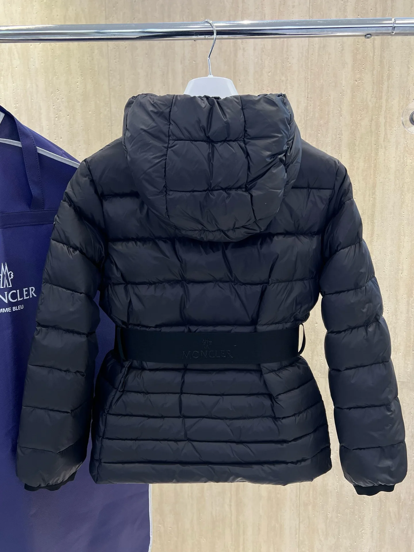 Women's Jackets And Down Jackets MONCLER 18302920