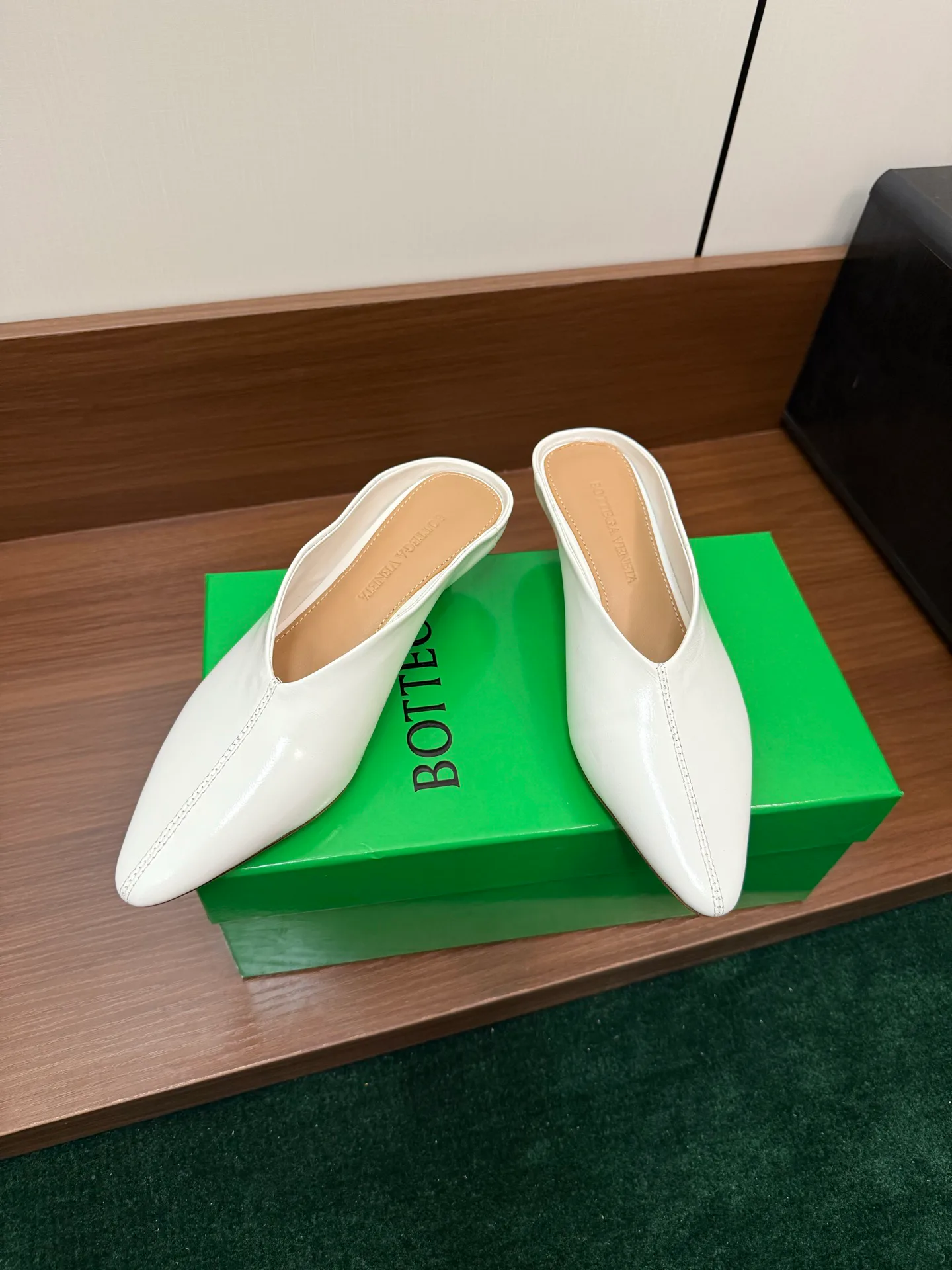 Women's Mules And Clogs BOTTEGA VENETA 17816994
