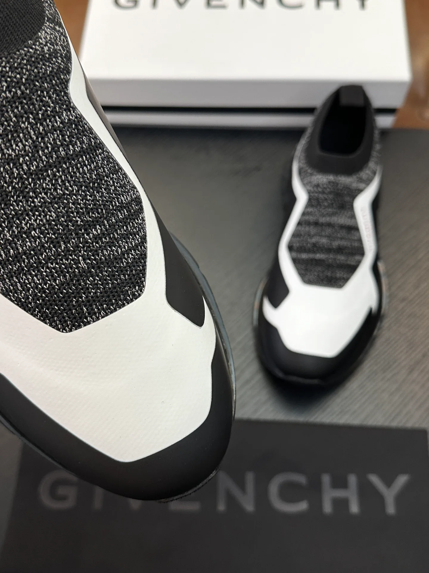 Кроссовки Мужские Givenchy 18655026