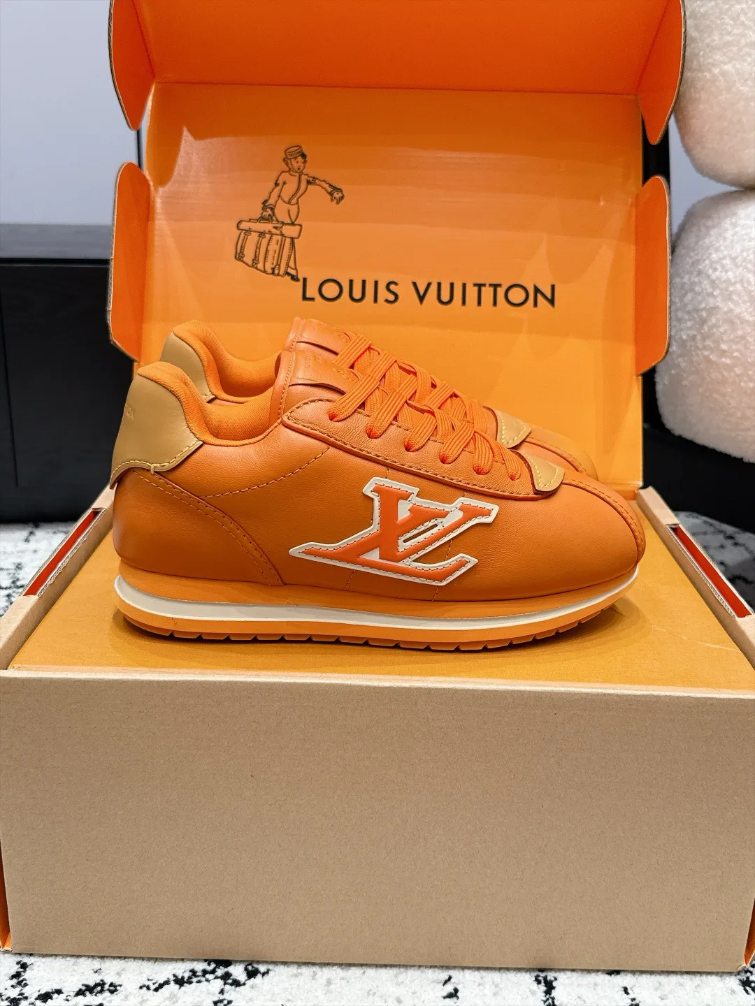 Women's Sneakers LOUIS VUITTON 18406481