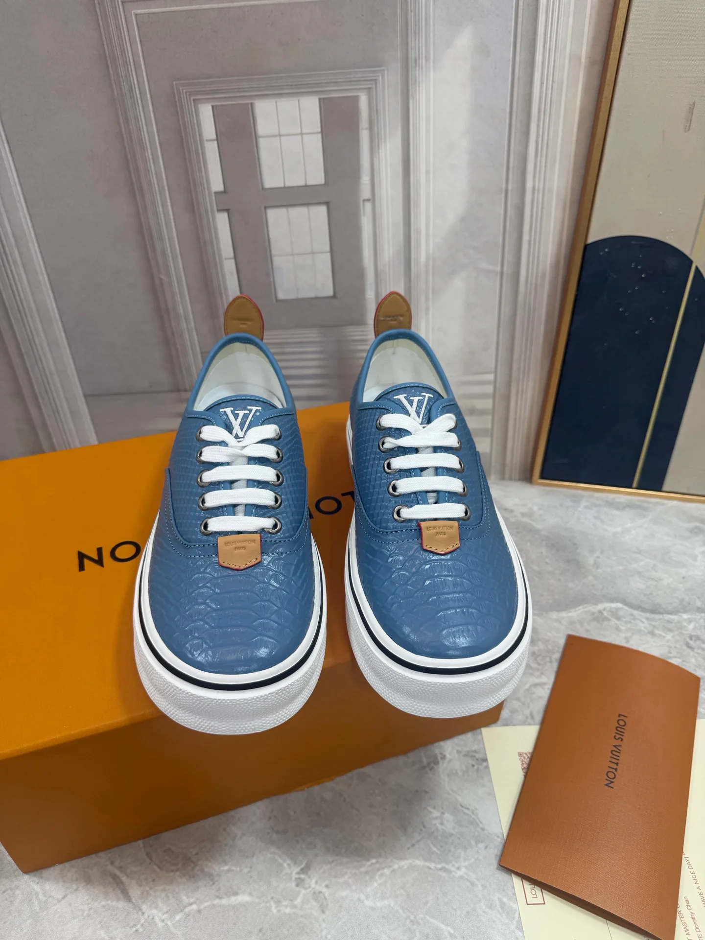 Men's Sneakers LOUIS VUITTON 18190058