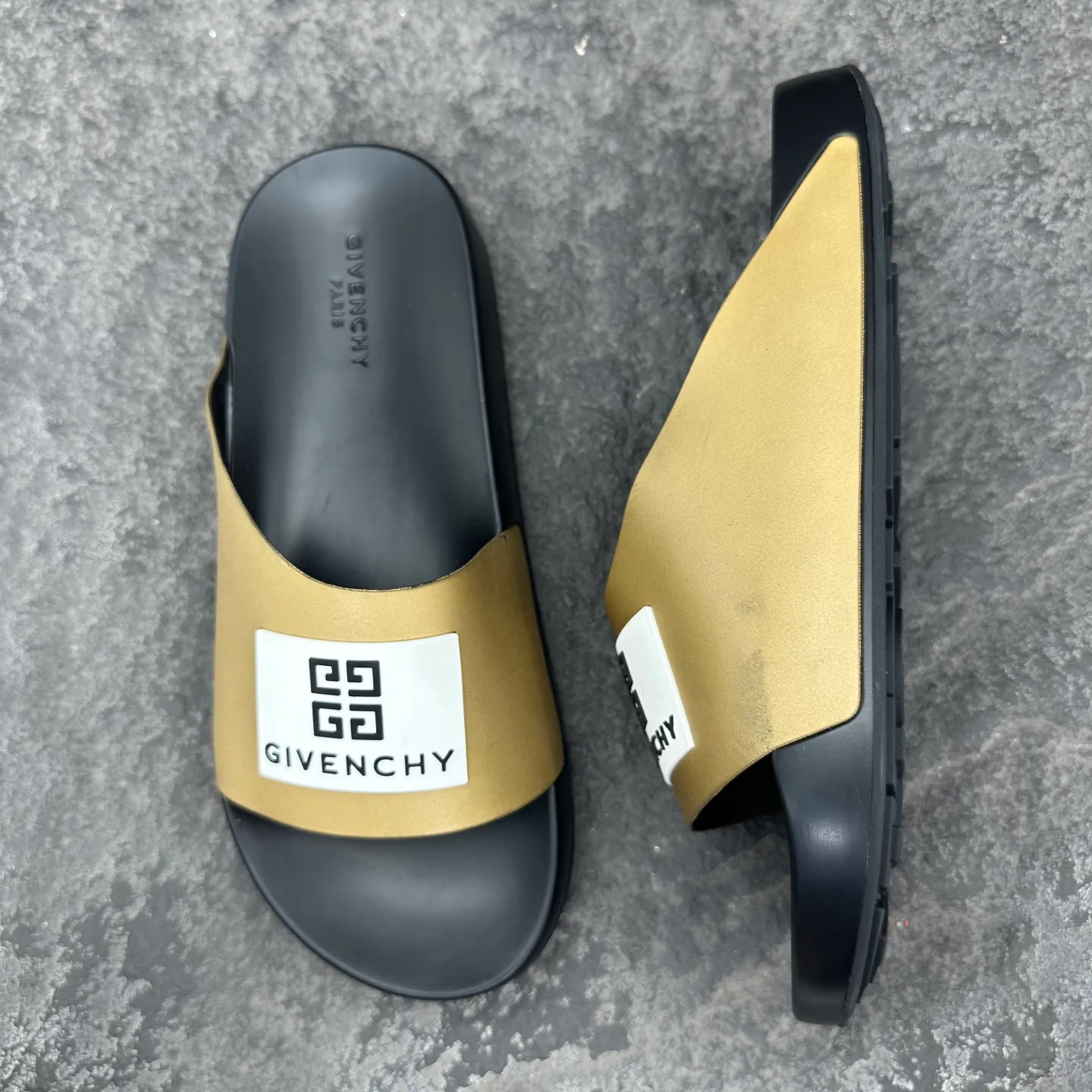 Men's Flip-Flops GIVENCHY 18153707