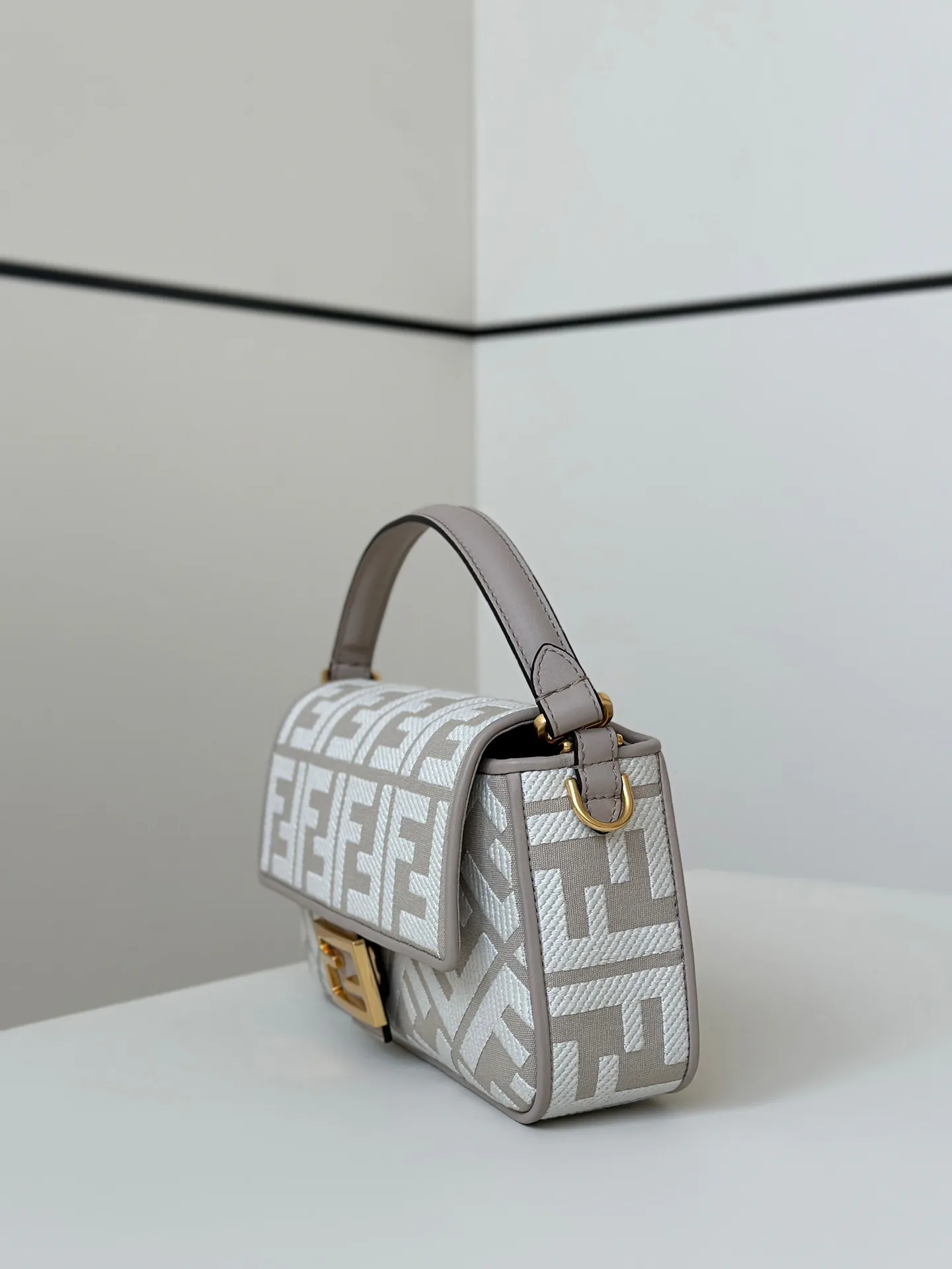 Women's Classic Handbags FENDI 18116176