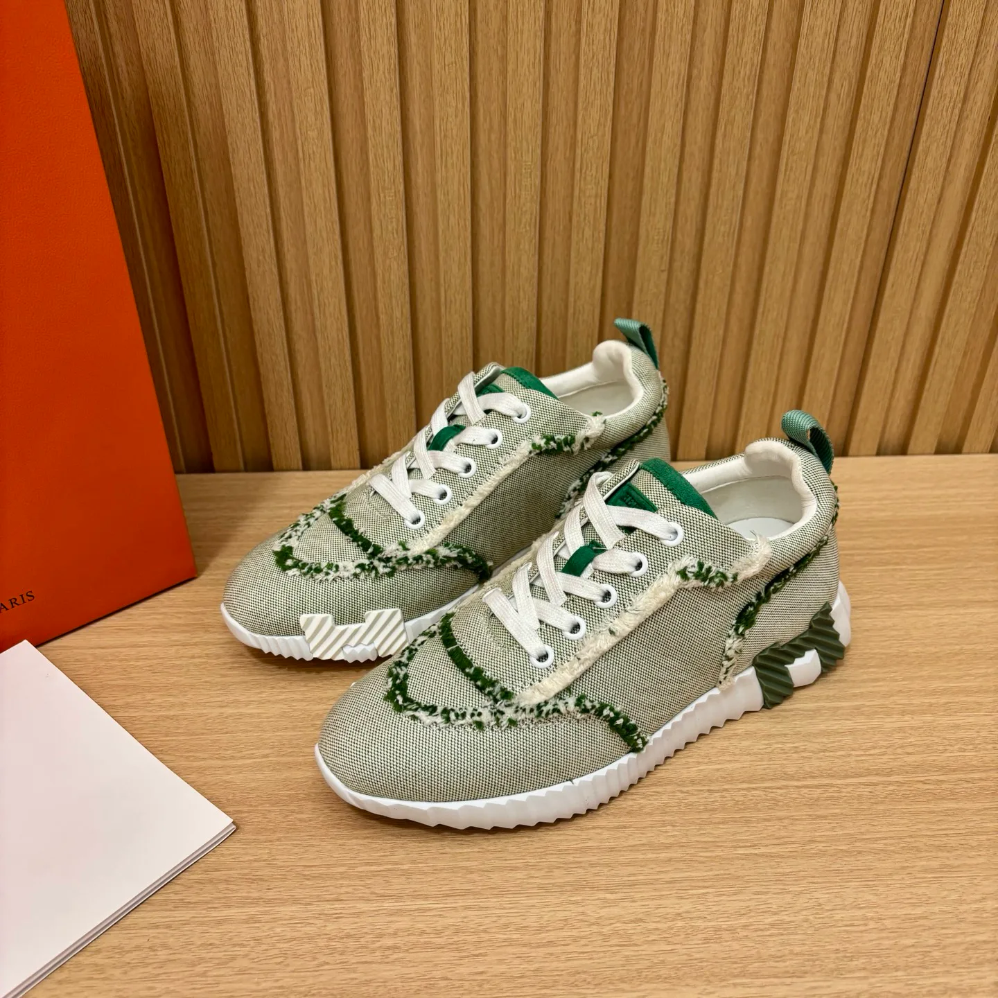 Women's Sneakers LOUIS VUITTON 18387023
