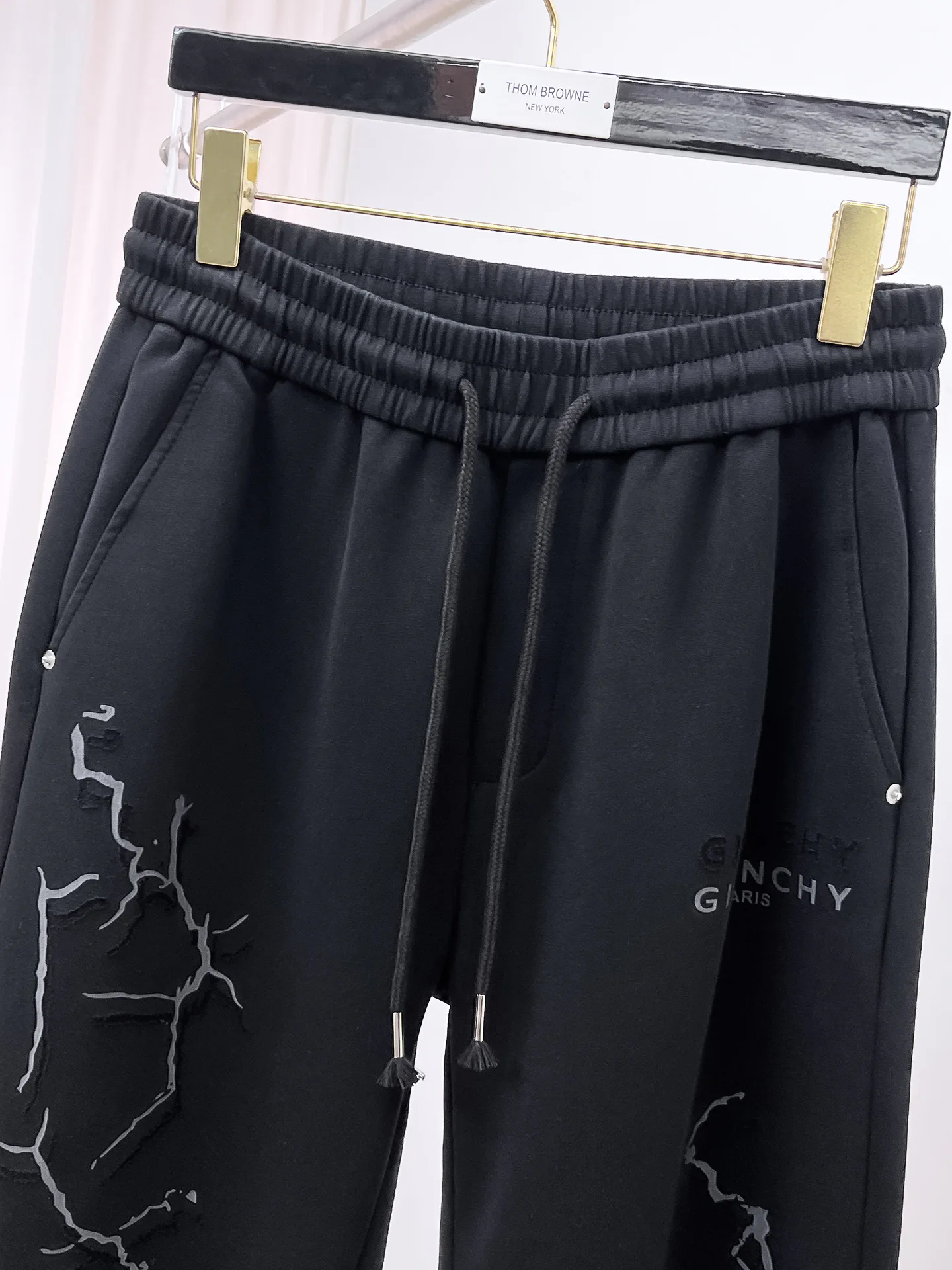 Men's Trousers GIVENCHY 18399378