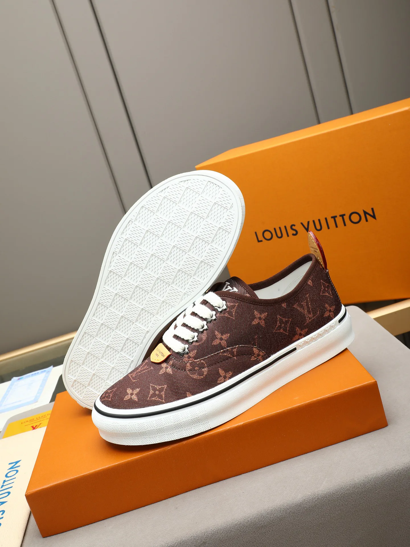 Men's Sneakers LOUIS VUITTON 17947261