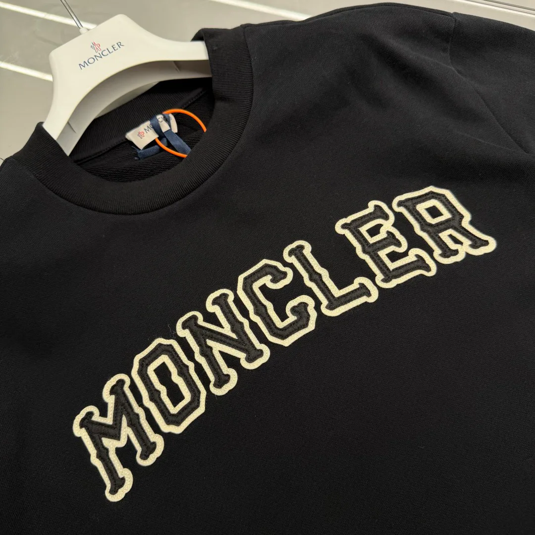 Men's Sweatshirts And Hoodies MONCLER 18227918