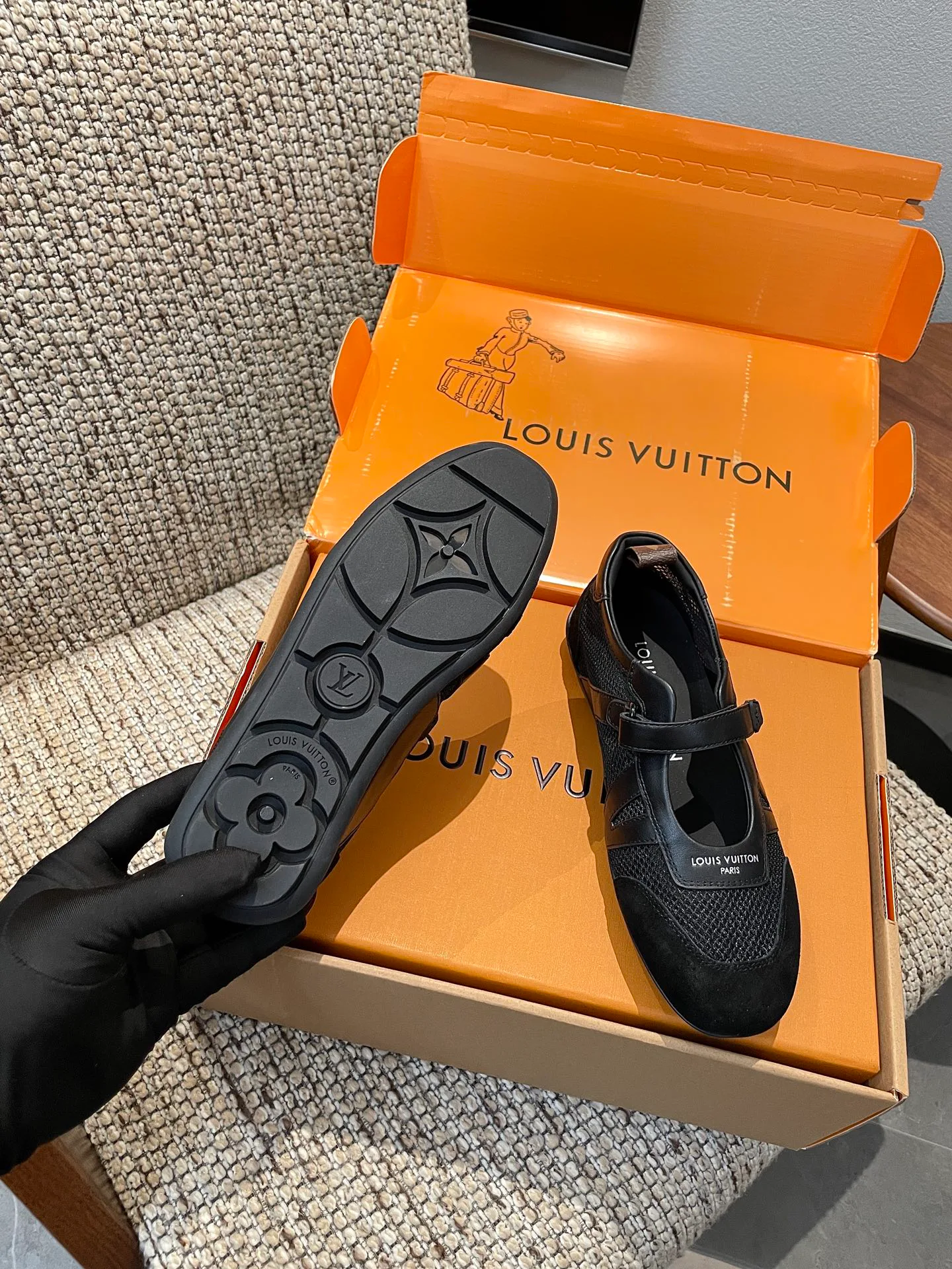 Women's Sneakers LOUIS VUITTON 18209167