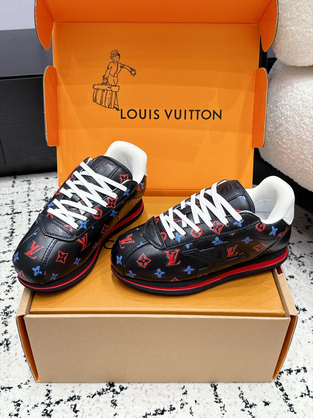 Women's Sneakers LOUIS VUITTON 18406472