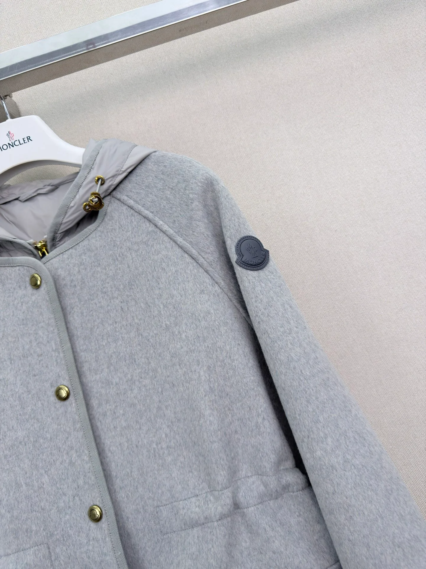 Women's Jackets And Down Jackets MONCLER 18408002