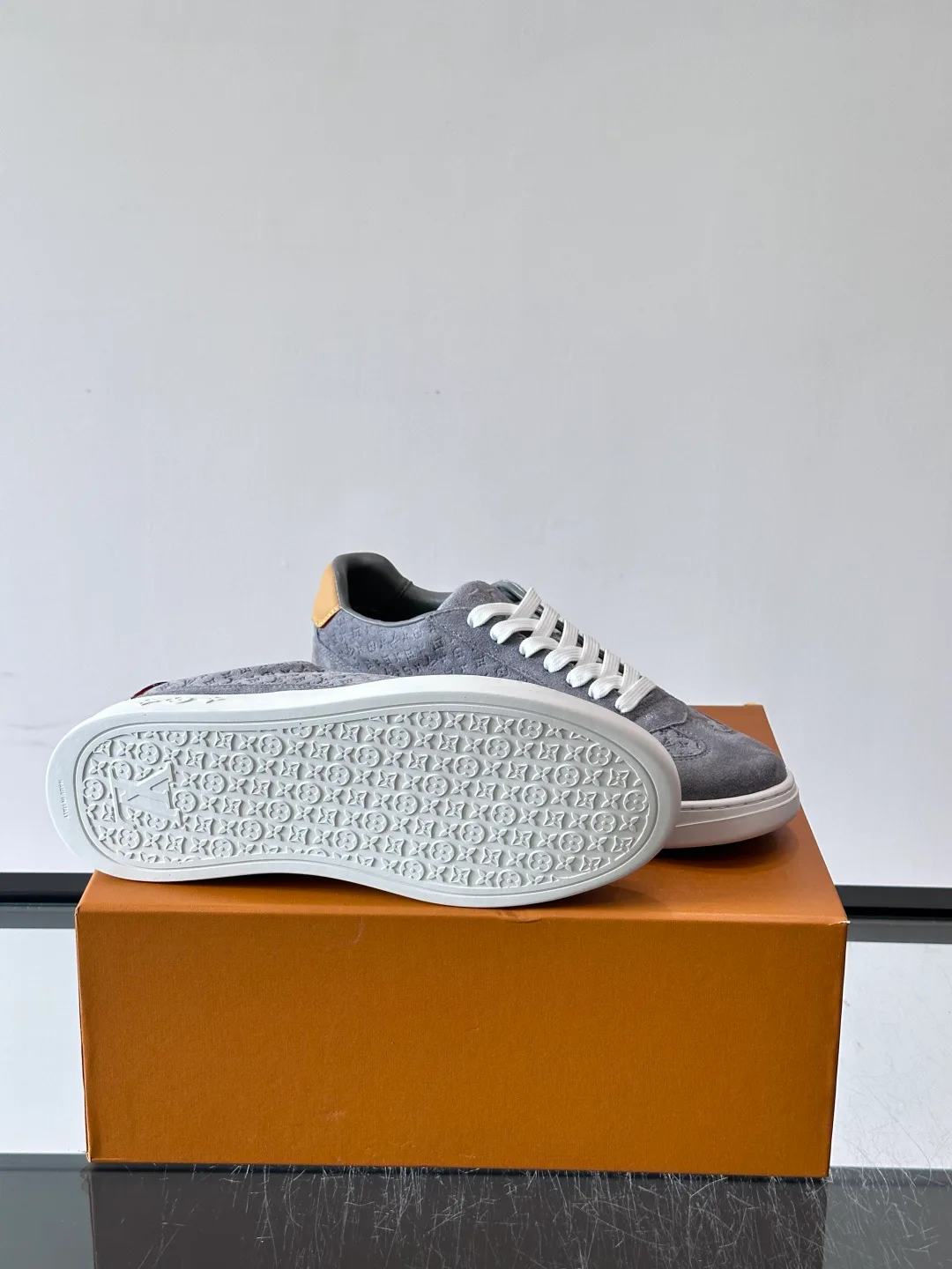 Men's Sneakers LOUIS VUITTON 17646127