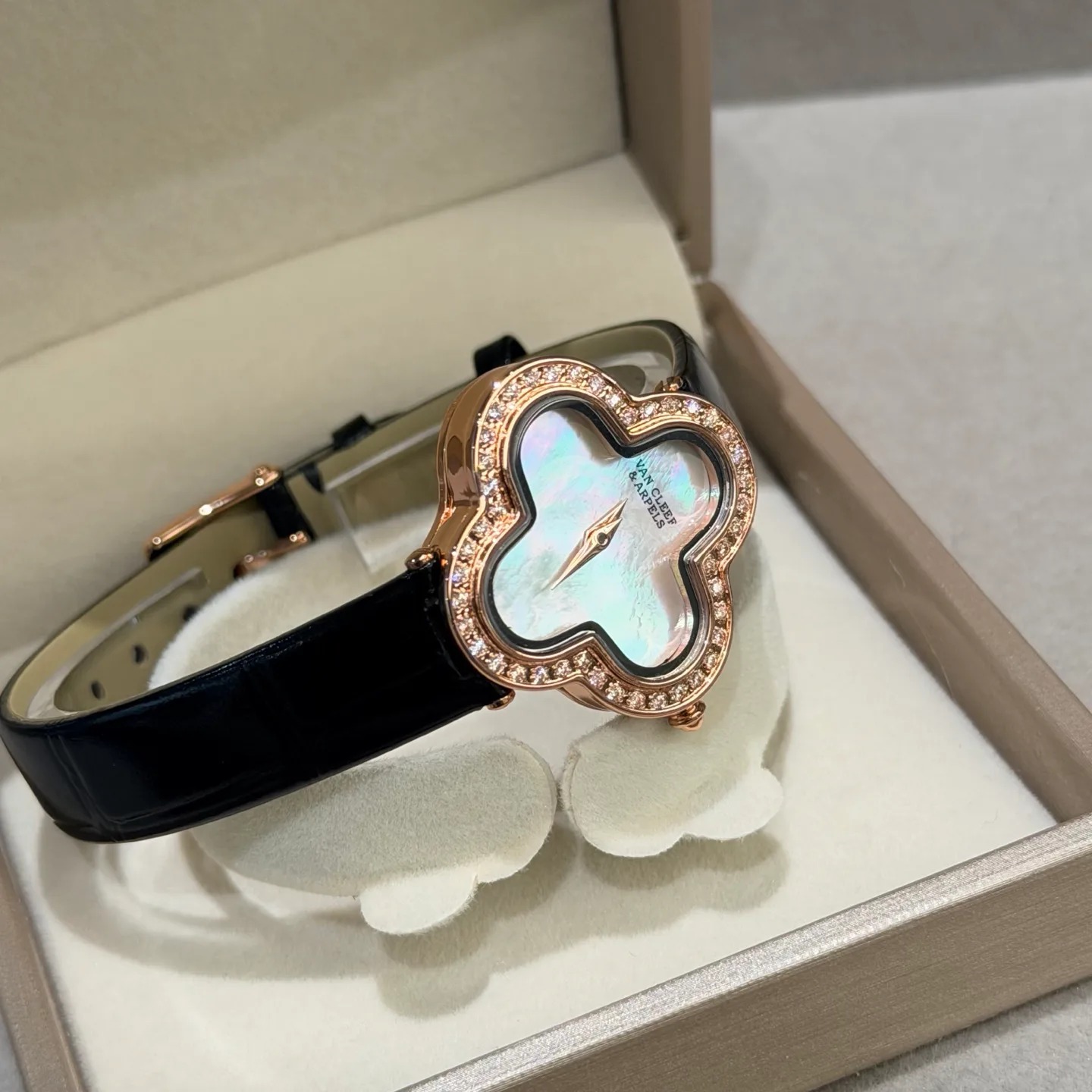 Women's Watches VAN CLEEF & ARPELS 18362059