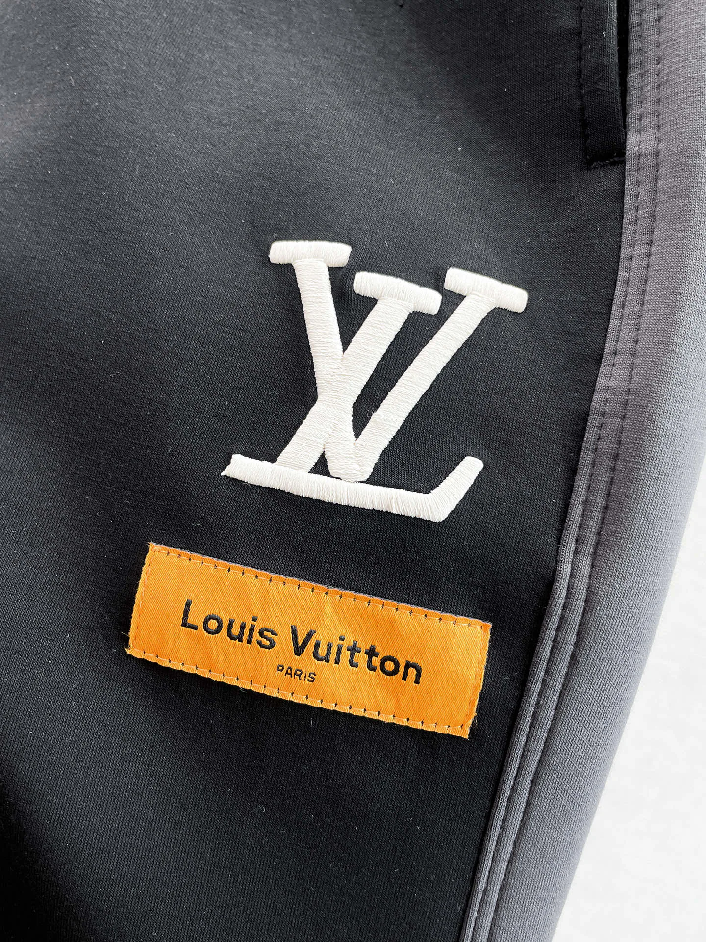 Men's Trousers LOUIS VUITTON 18499562