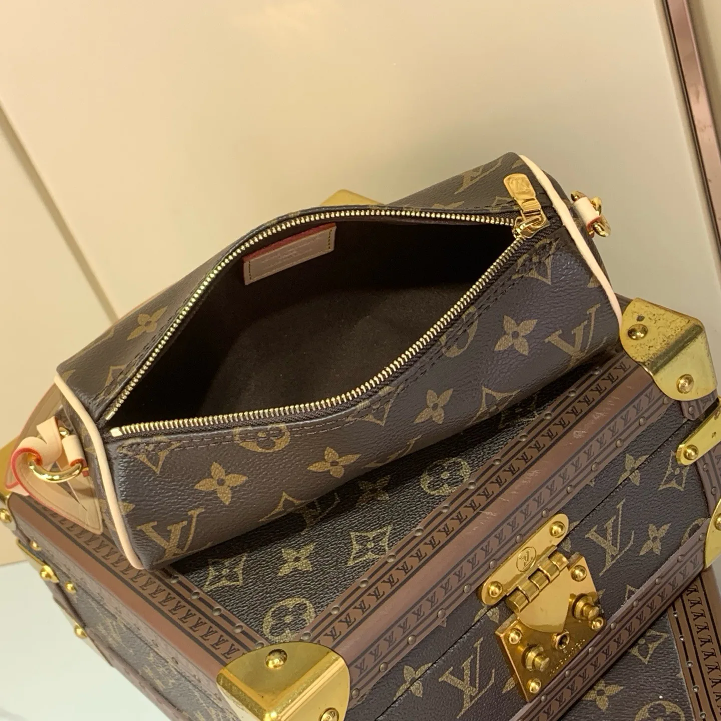 Women's Classic Handbags LOUIS VUITTON 17499346