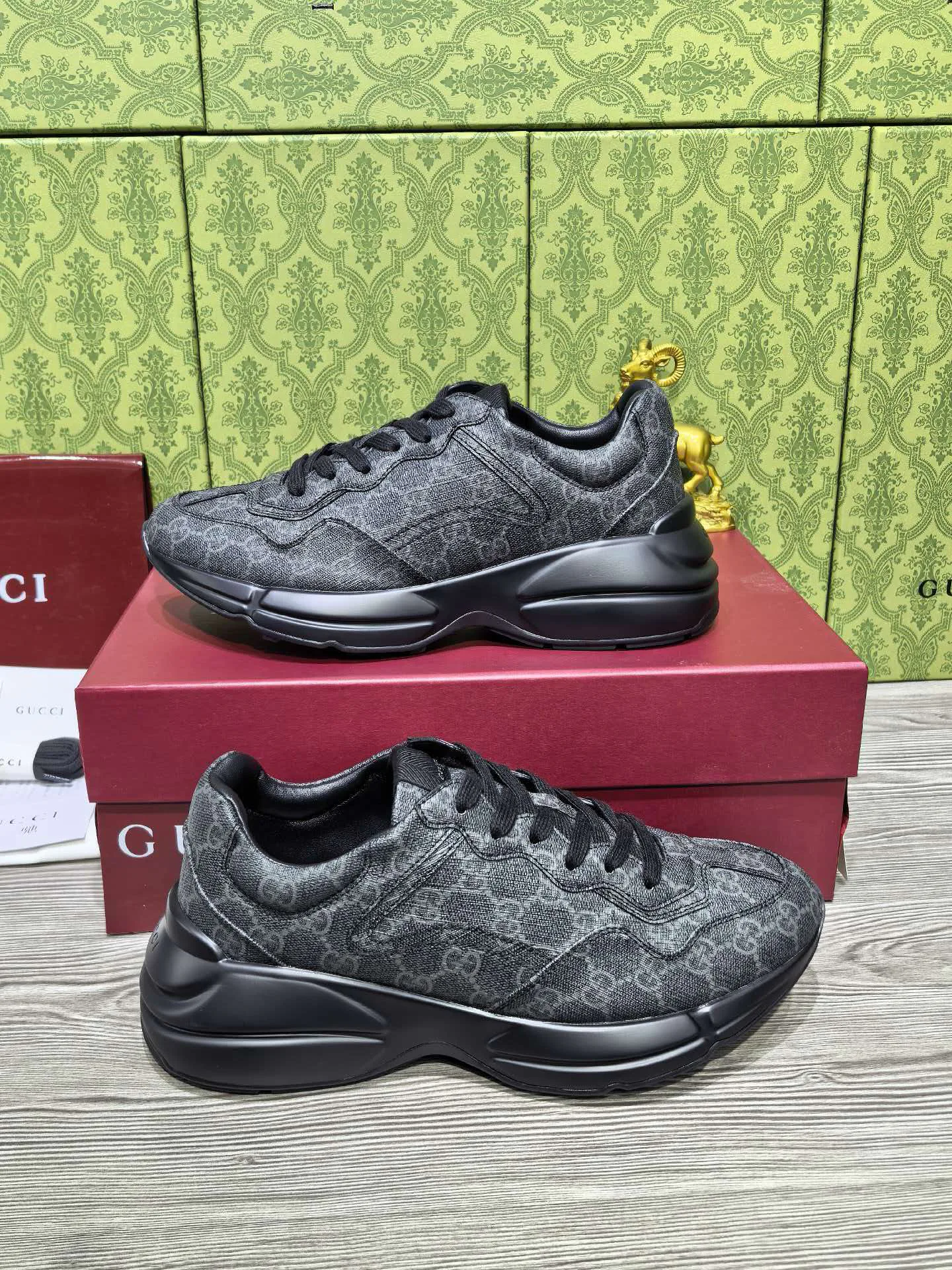 Women's Sneakers GUCCI 18039949