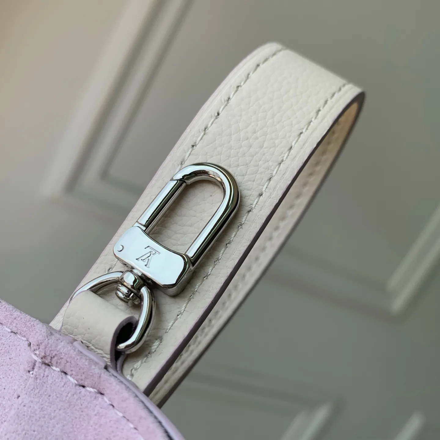Women's Classic Handbags LOUIS VUITTON 18147483
